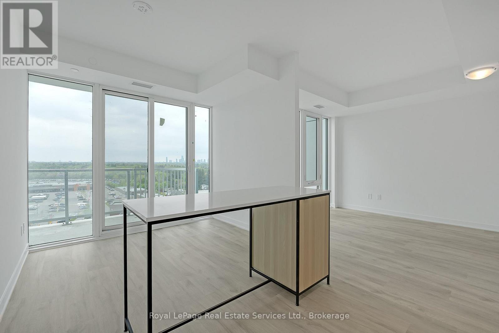 












1214 - 220 MISSINNIHE WAY

,
Mississauga (Port Credit),




Ontario
L5H1G5

