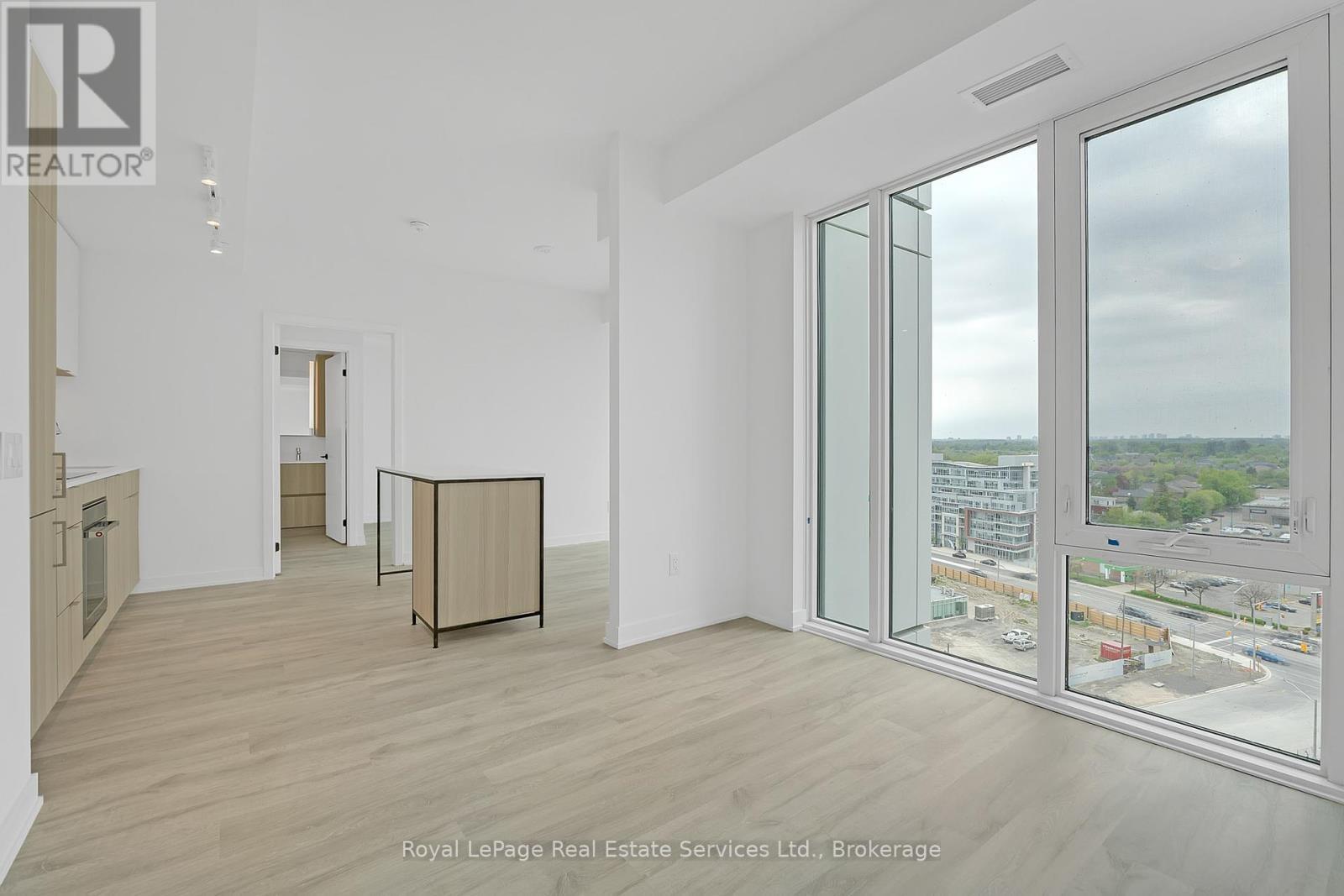 












1214 - 220 MISSINNIHE WAY

,
Mississauga (Port Credit),




Ontario
L5H1G5

