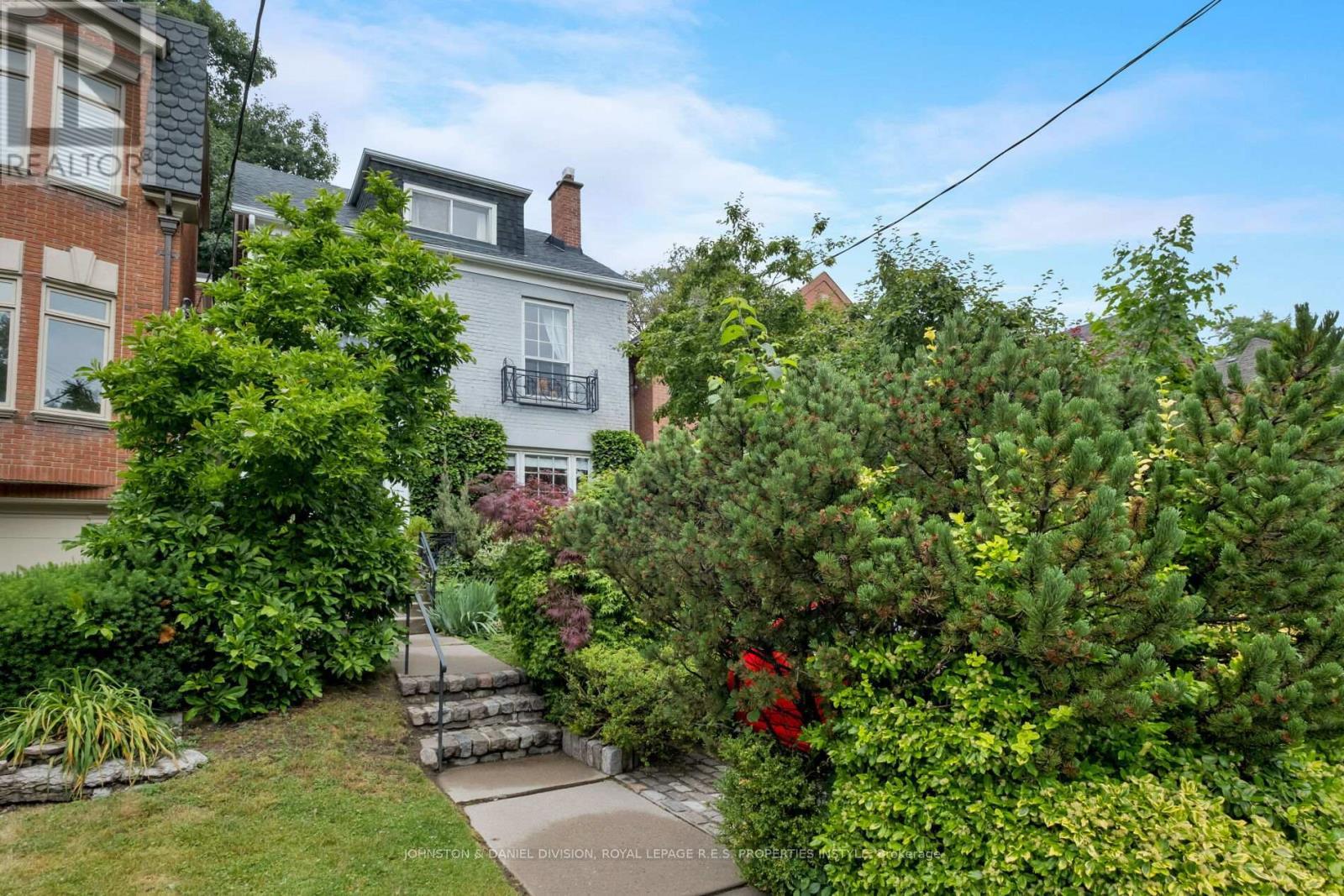 












122 FARNHAM AVENUE

,
Toronto,




Ontario
M4V1H4

