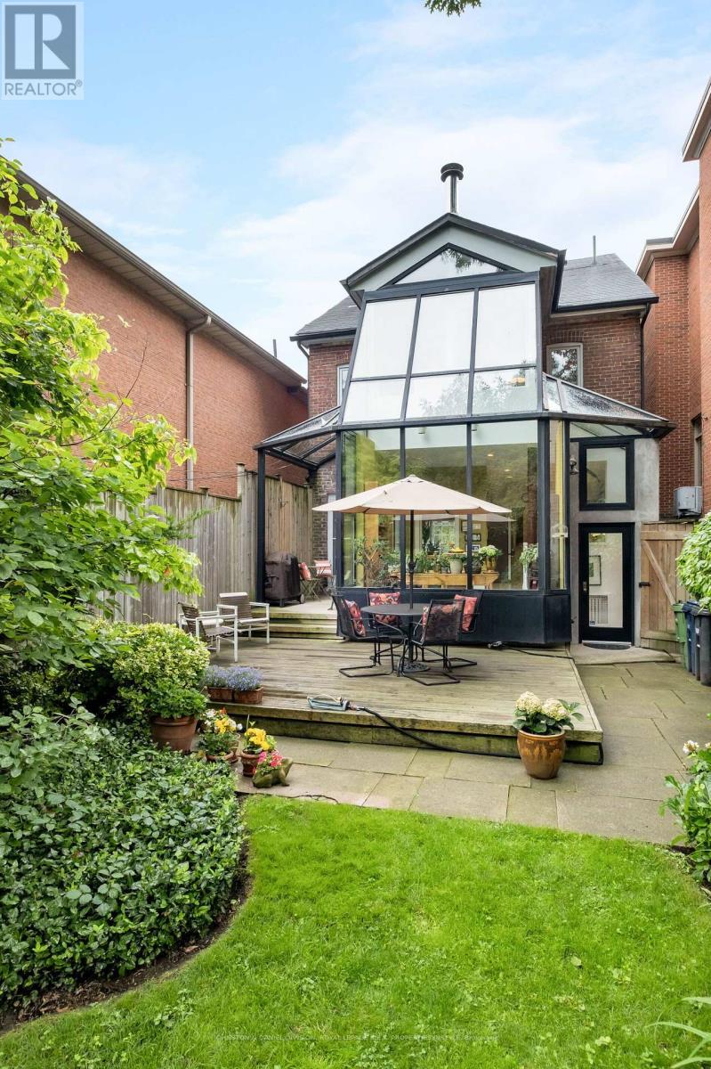












122 FARNHAM AVENUE

,
Toronto,




Ontario
M4V1H4

