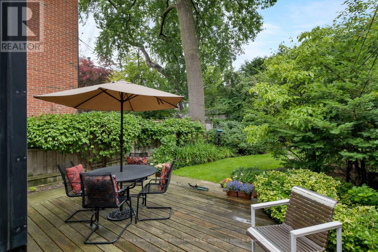 












122 FARNHAM AVENUE

,
Toronto,




Ontario
M4V1H4

