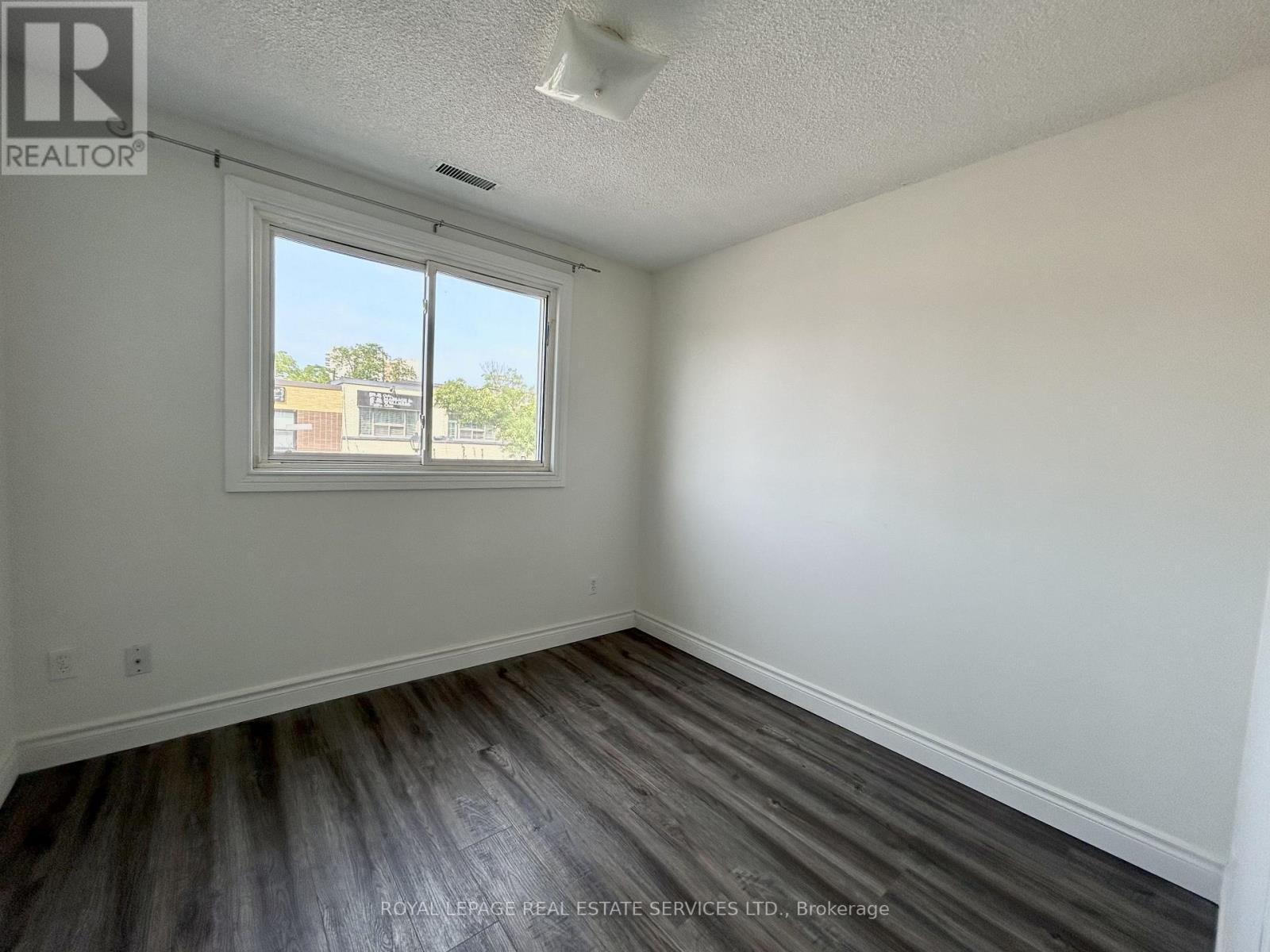 












132 KERR STREET

,
Oakville,




Ontario
L6K3A7

