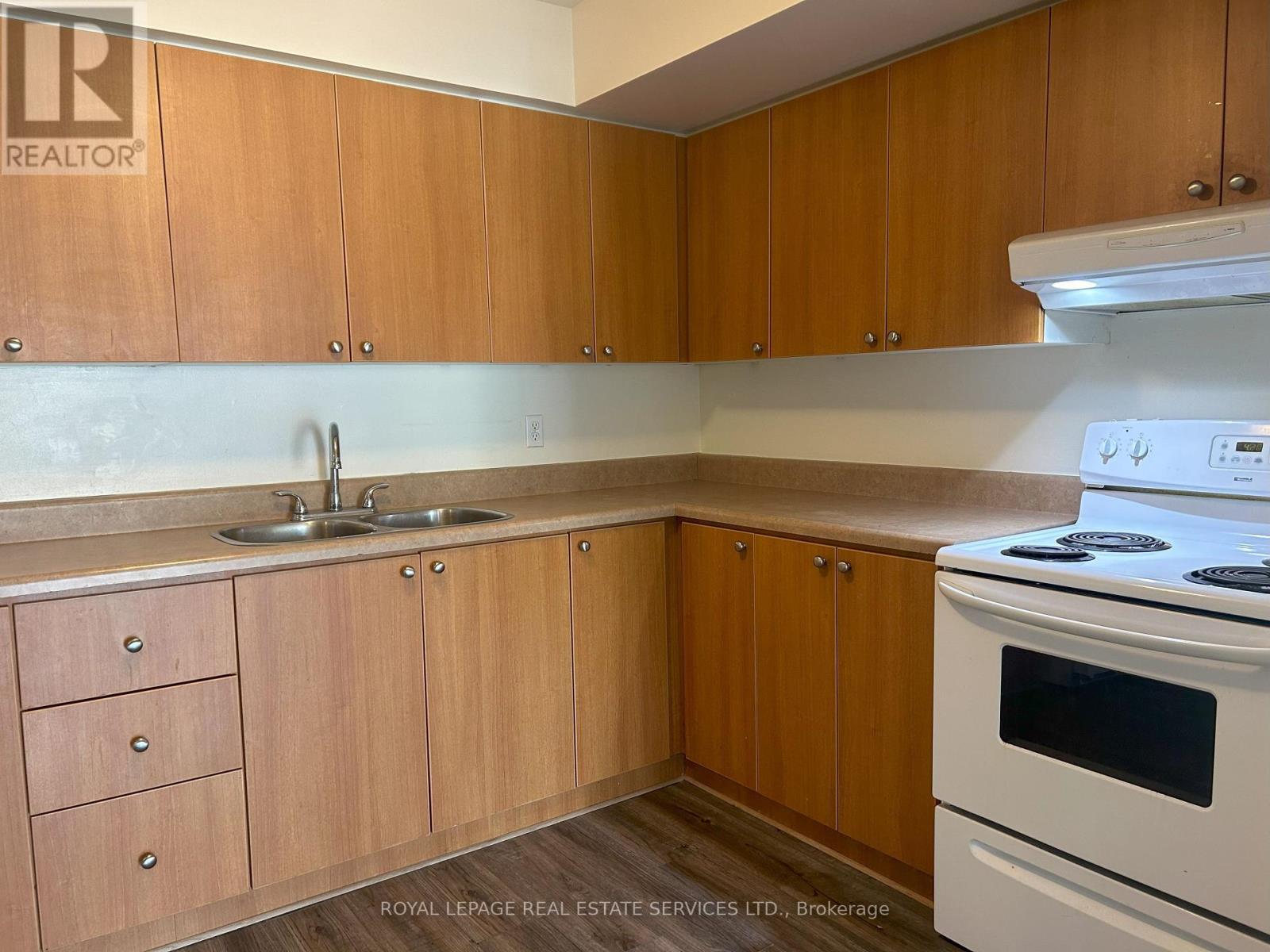 












132 KERR STREET

,
Oakville,




Ontario
L6K3A7

