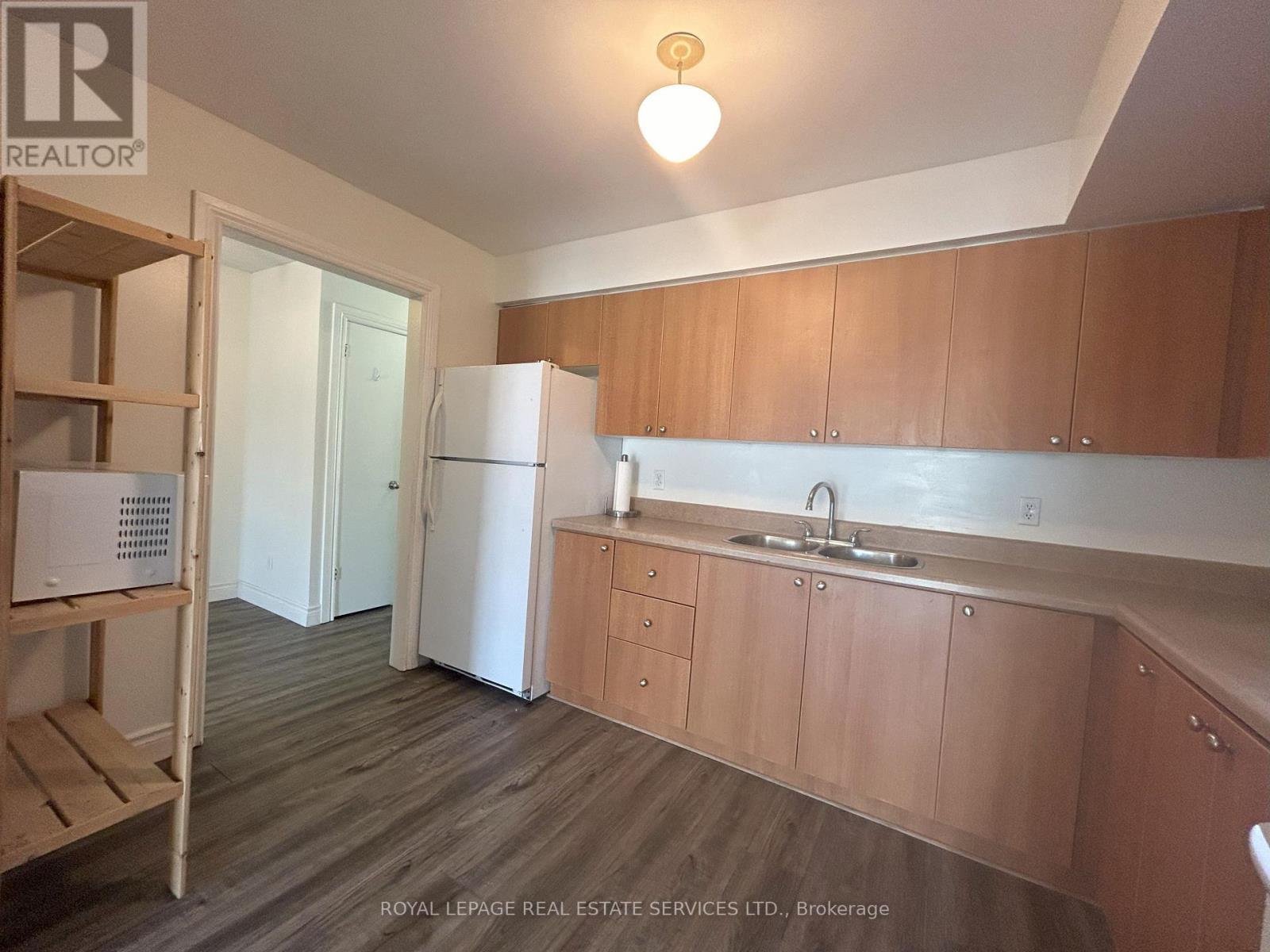 












132 KERR STREET

,
Oakville,




Ontario
L6K3A7

