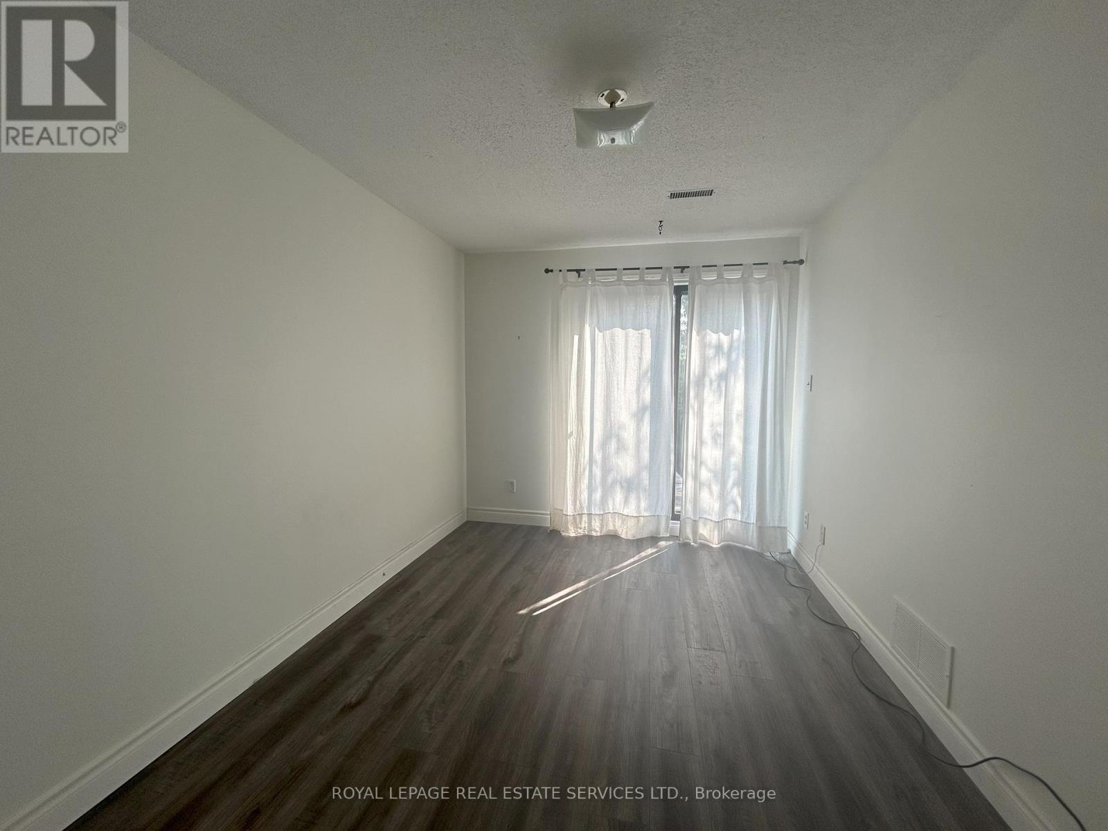 












132 KERR STREET

,
Oakville,




Ontario
L6K3A7

