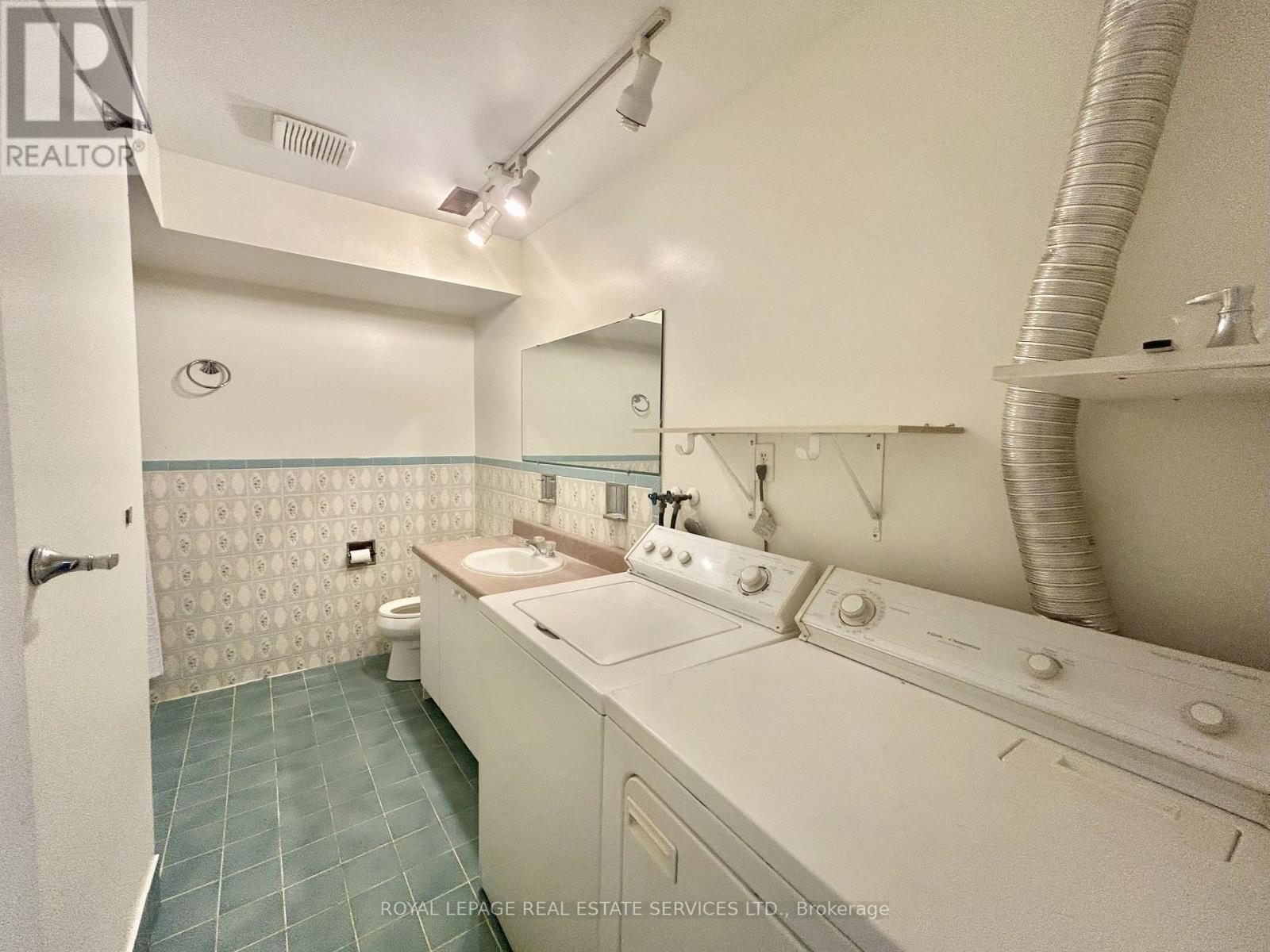 












132 KERR STREET

,
Oakville,




Ontario
L6K3A7


