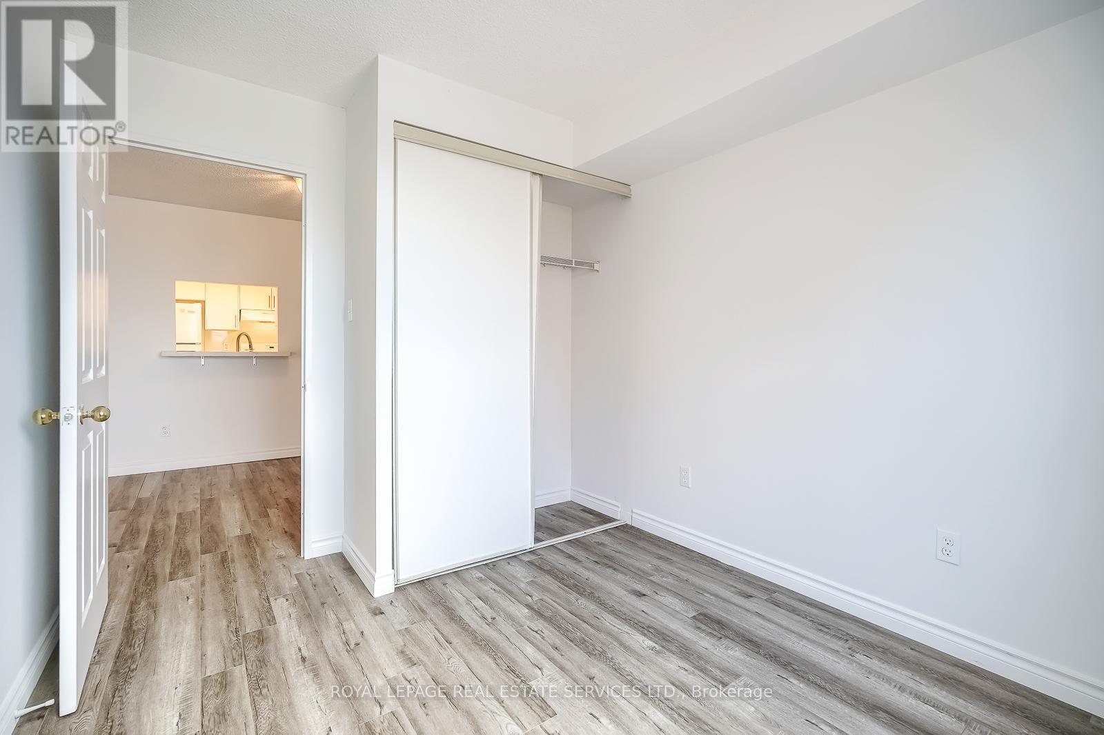 












1008 - 265 ENFIELD PLACE

,
Mississauga,




Ontario
L5B3Y6

