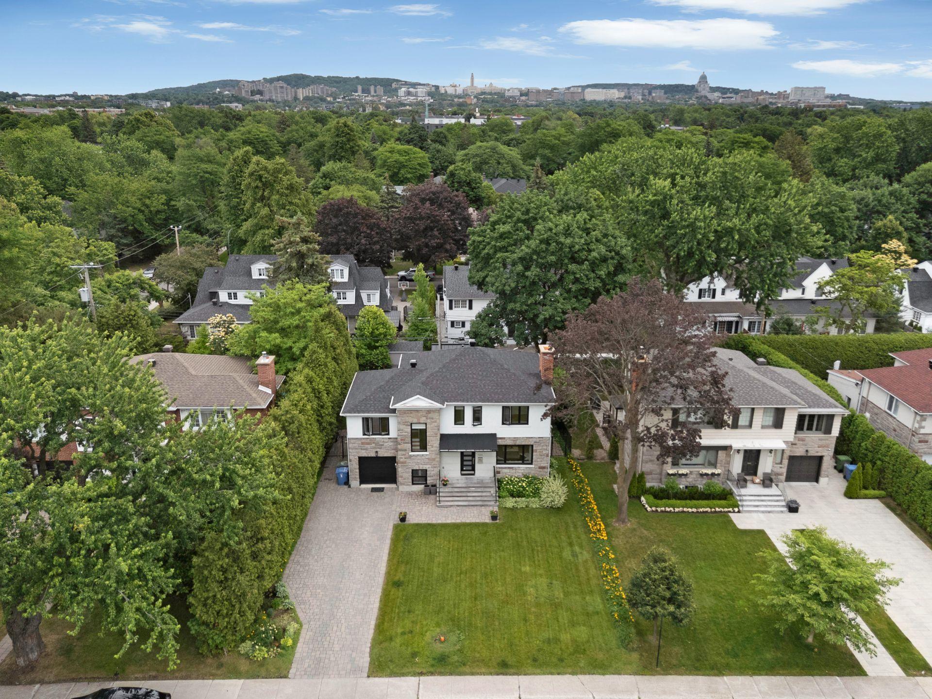 









120


Ch. Strathcona

,
Mont-Royal,




QC
H3R1E6

