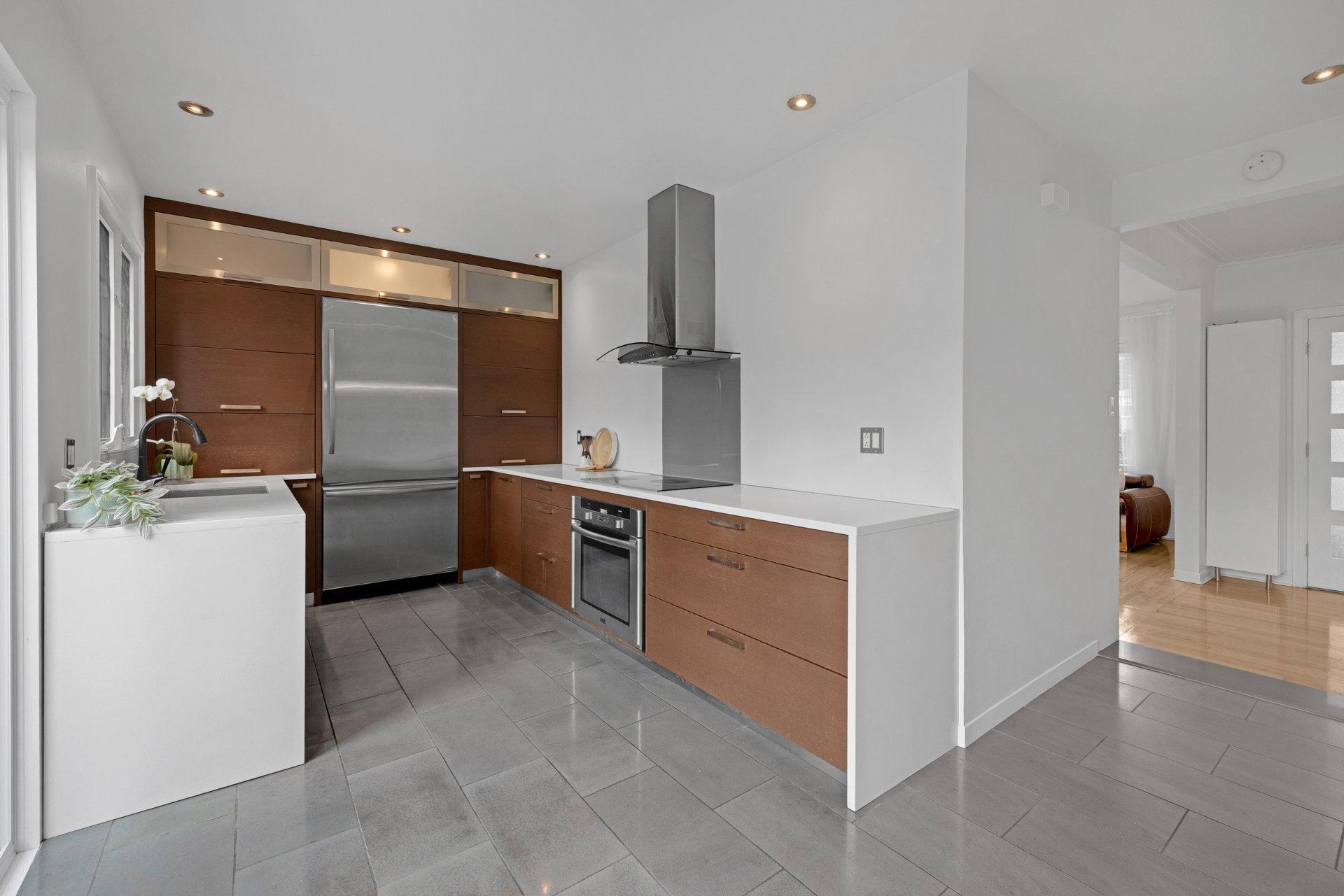 









120


Ch. Strathcona

,
Mont-Royal,




QC
H3R1E6

