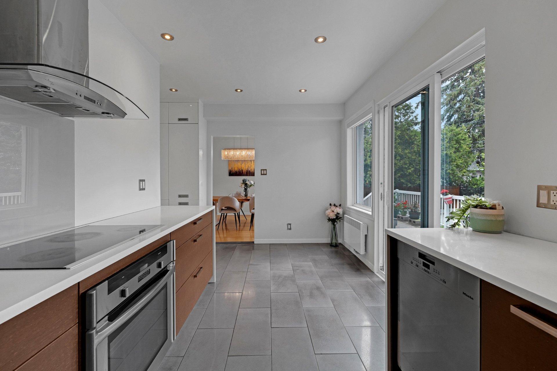 









120


Ch. Strathcona

,
Mont-Royal,




QC
H3R1E6

