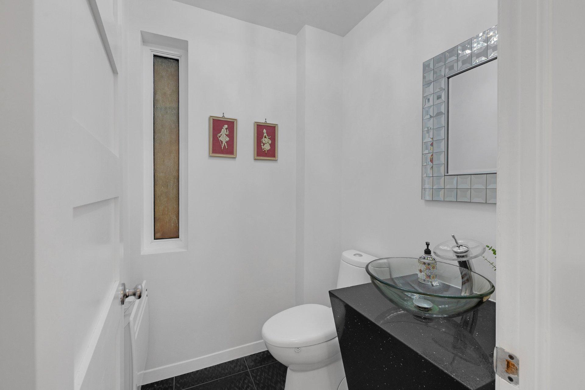 









120


Ch. Strathcona

,
Mont-Royal,




QC
H3R1E6

