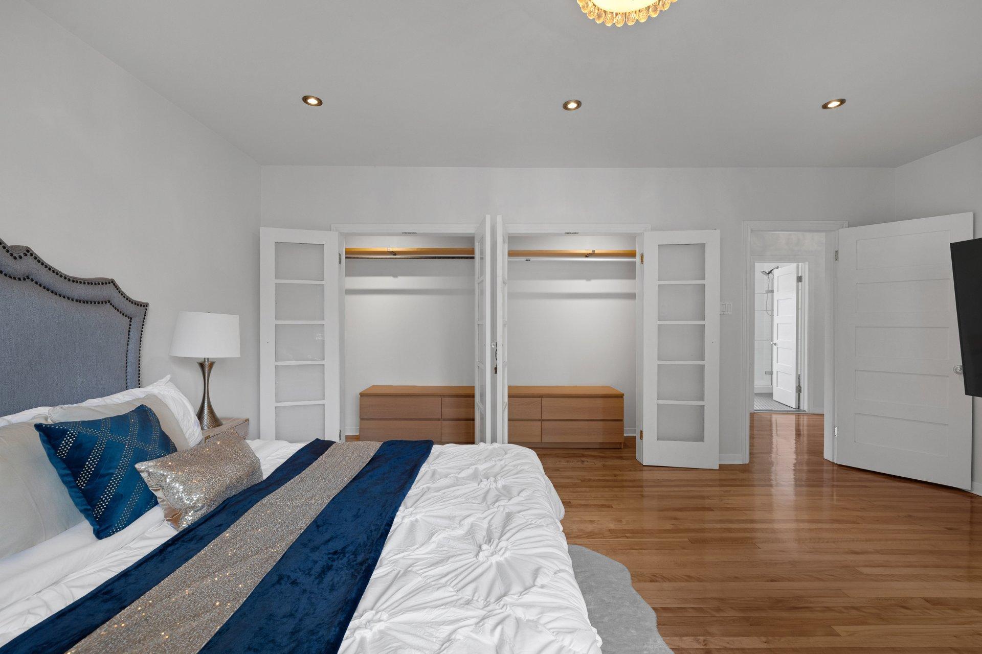 









120


Ch. Strathcona

,
Mont-Royal,




QC
H3R1E6

