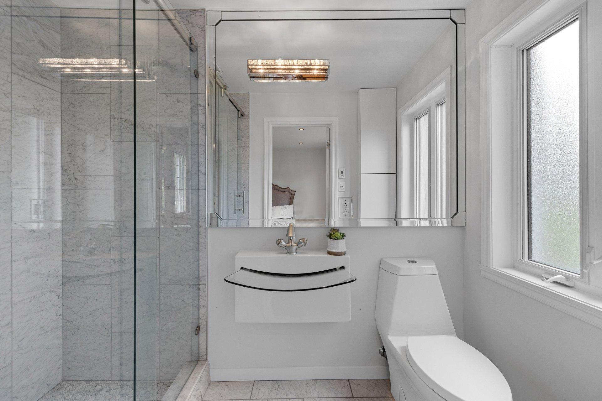 









120


Ch. Strathcona

,
Mont-Royal,




QC
H3R1E6

