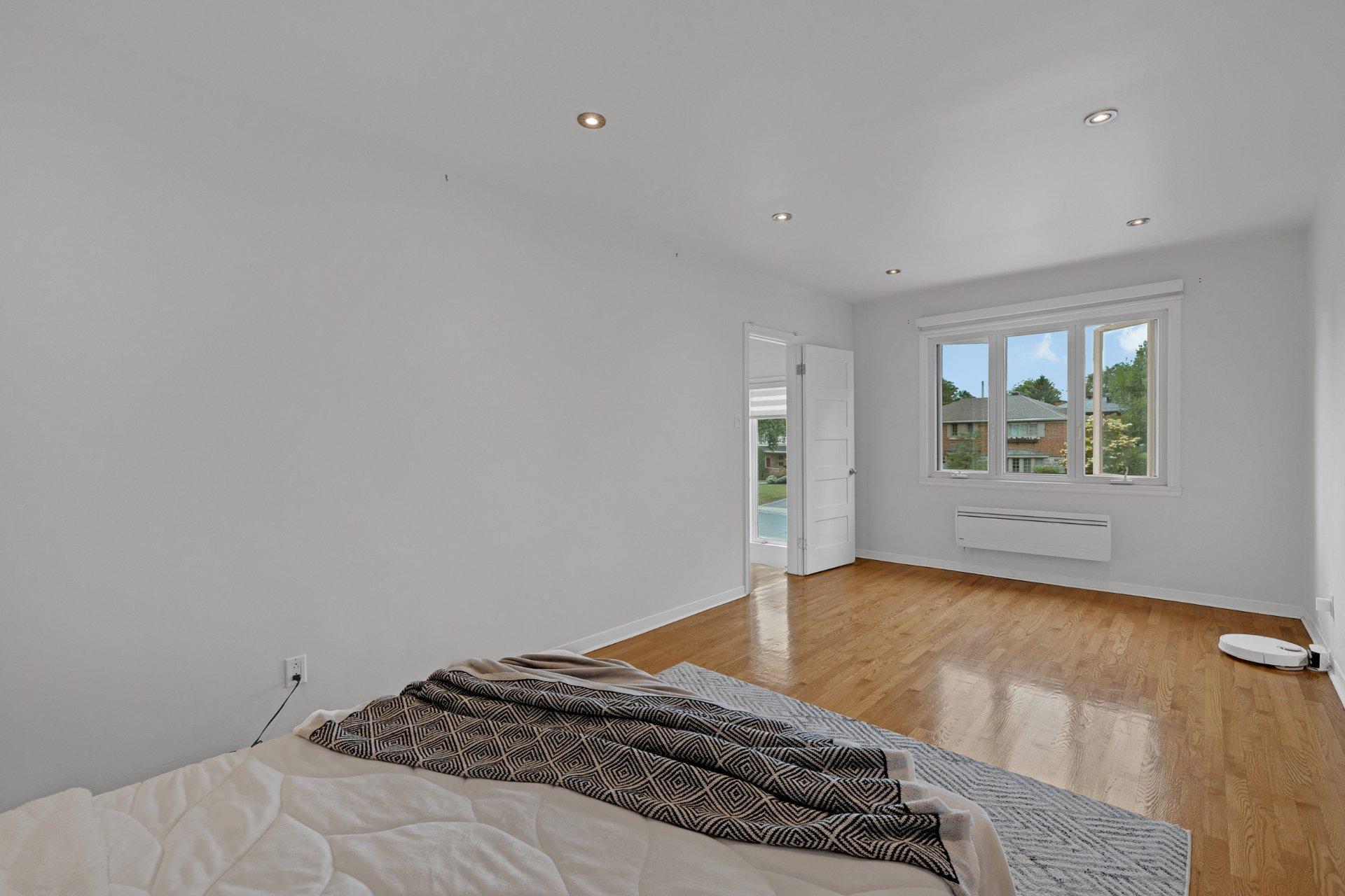 









120


Ch. Strathcona

,
Mont-Royal,




QC
H3R1E6

