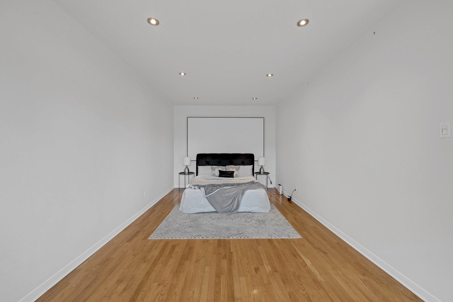 









120


Ch. Strathcona

,
Mont-Royal,




QC
H3R1E6


