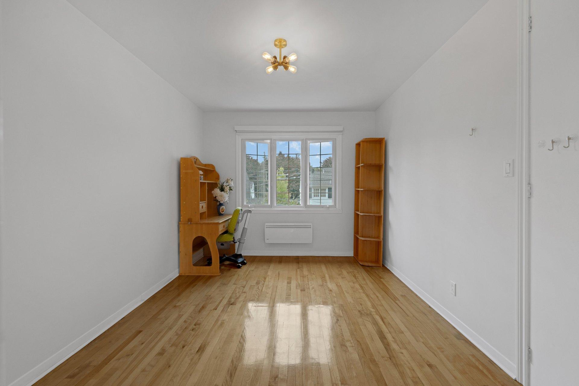 









120


Ch. Strathcona

,
Mont-Royal,




QC
H3R1E6

