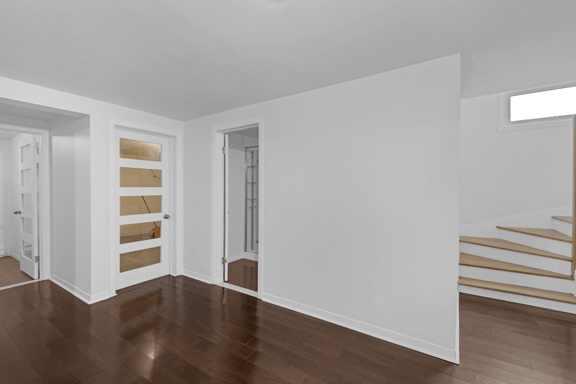 









120


Ch. Strathcona

,
Mont-Royal,




QC
H3R1E6


