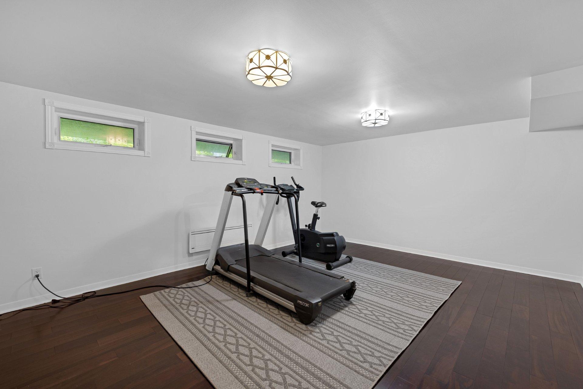 









120


Ch. Strathcona

,
Mont-Royal,




QC
H3R1E6

