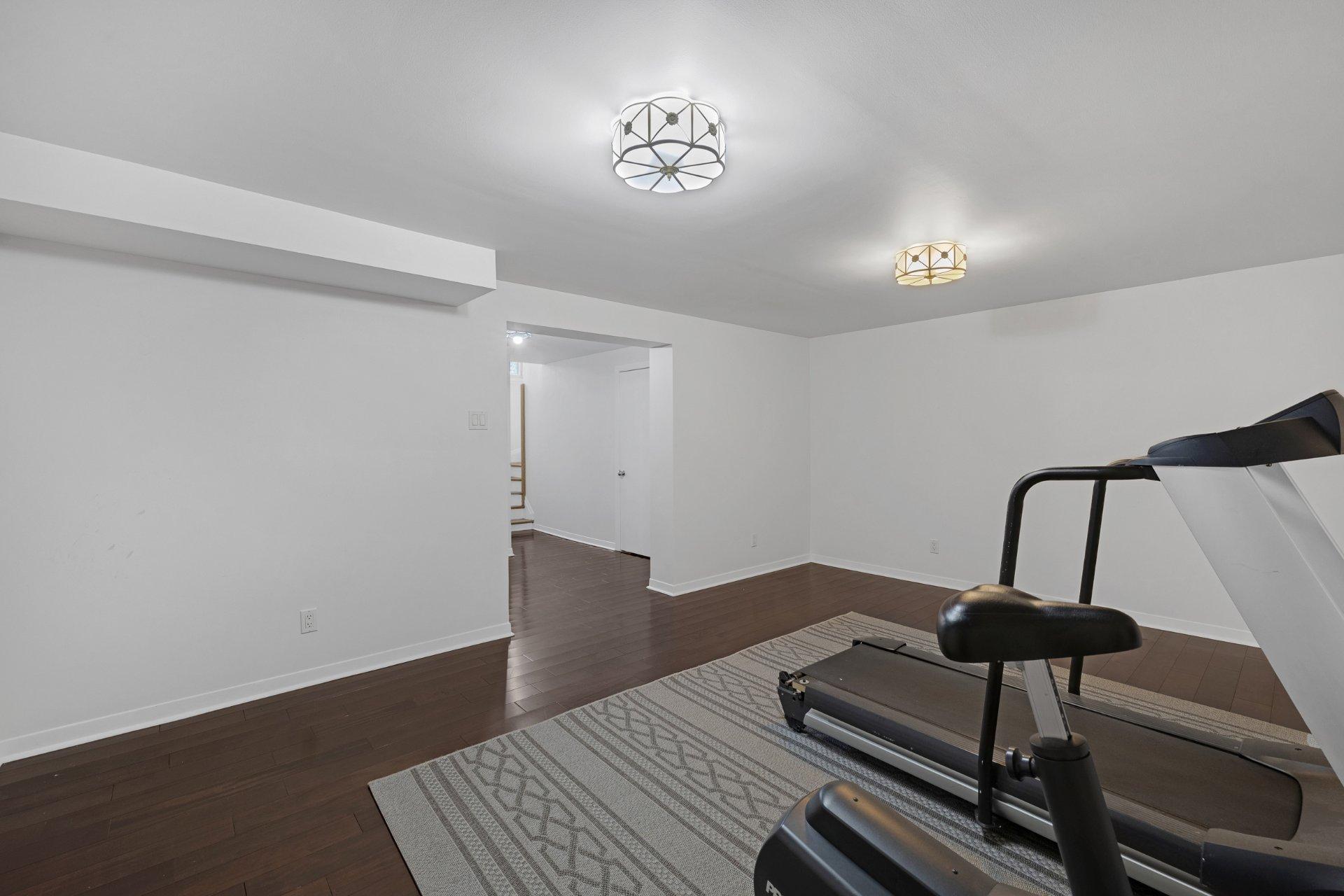 









120


Ch. Strathcona

,
Mont-Royal,




QC
H3R1E6

