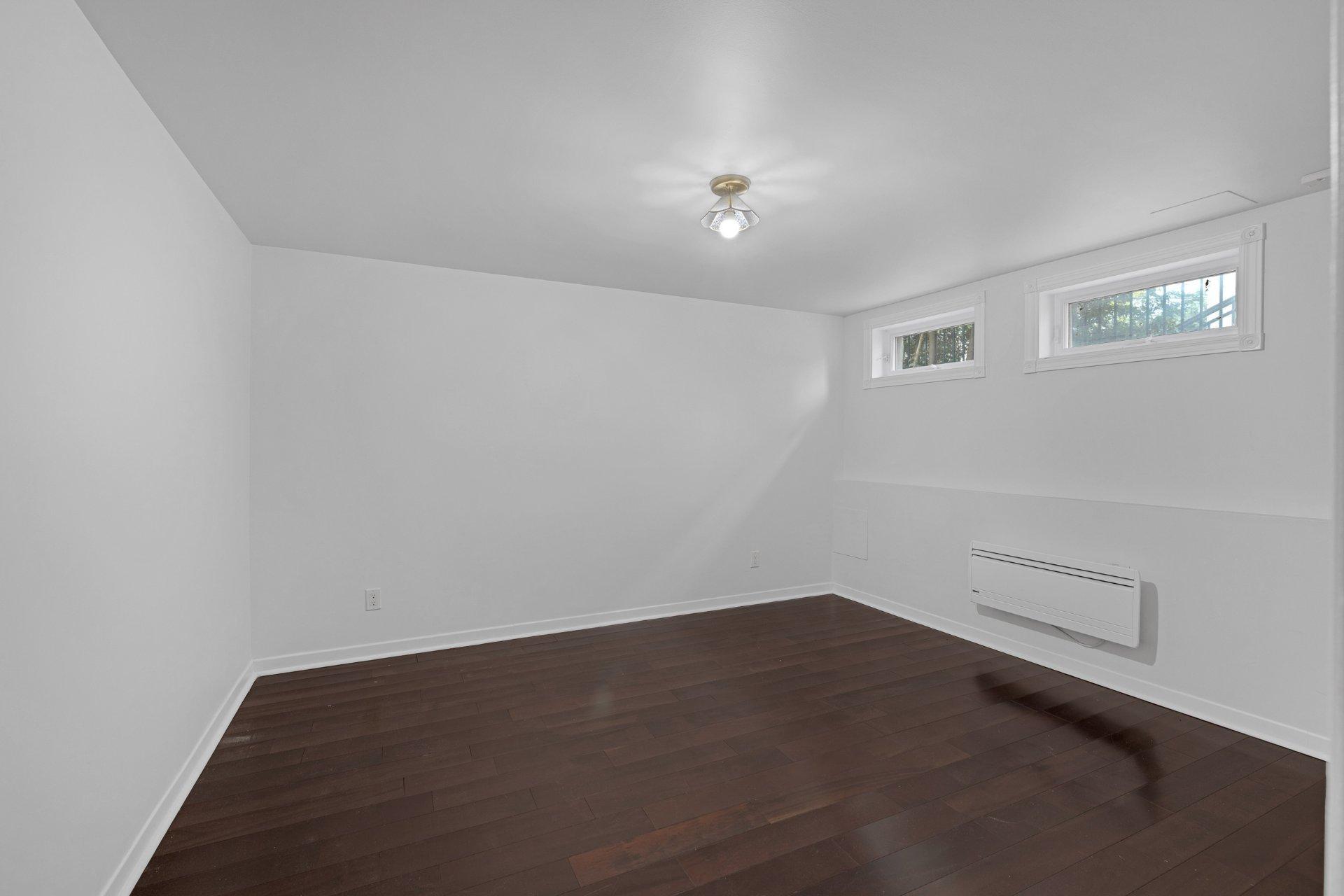 









120


Ch. Strathcona

,
Mont-Royal,




QC
H3R1E6

