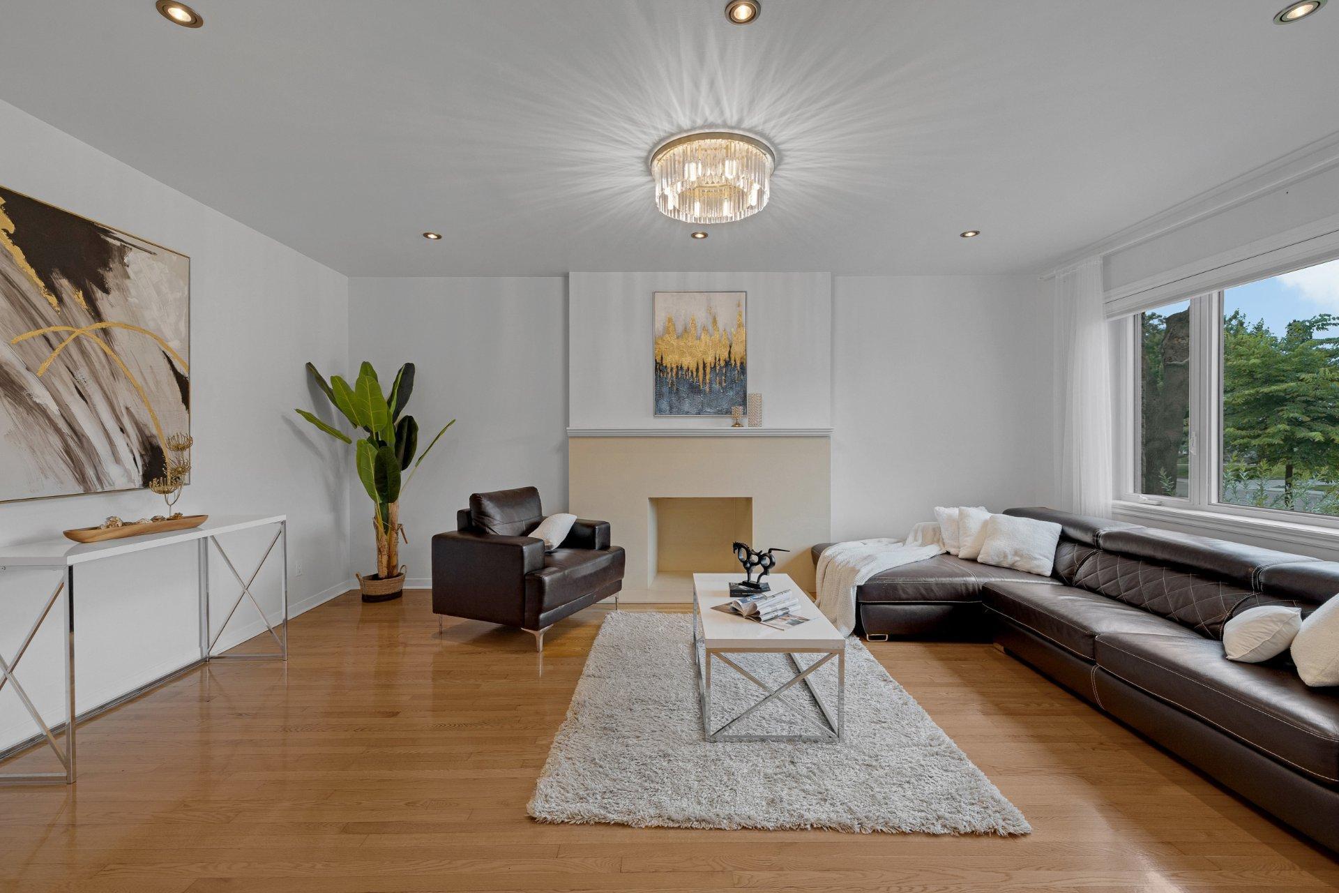 









120


Ch. Strathcona

,
Mont-Royal,




QC
H3R1E6

