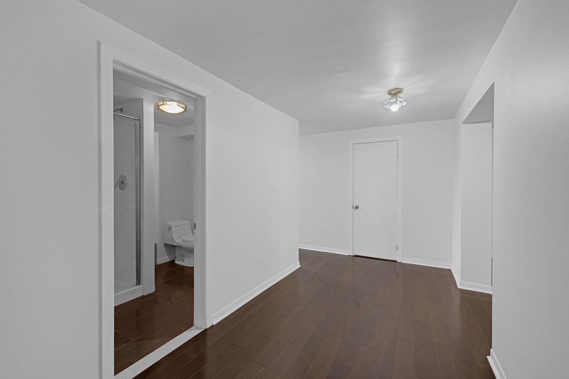 









120


Ch. Strathcona

,
Mont-Royal,




QC
H3R1E6

