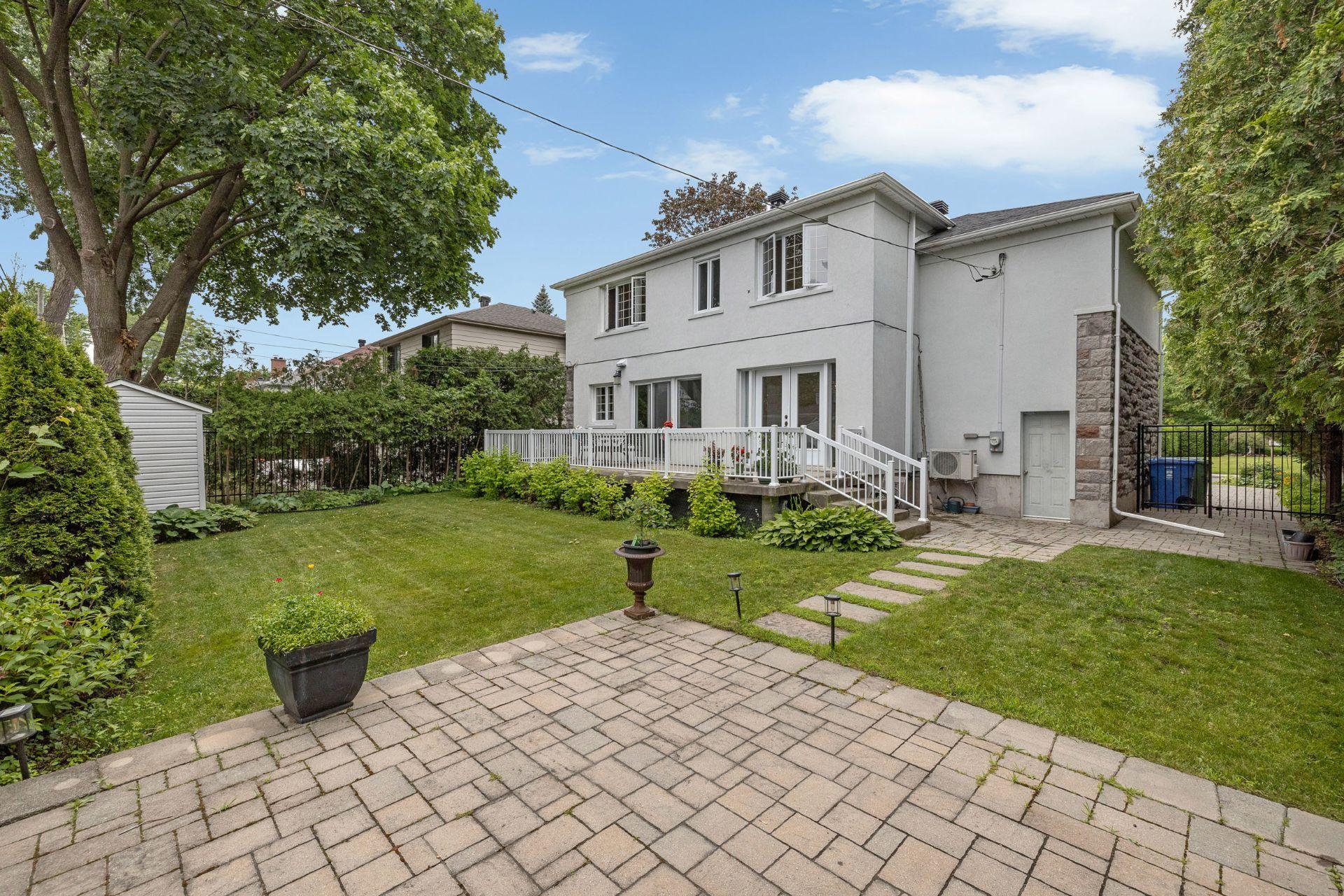 









120


Ch. Strathcona

,
Mont-Royal,




QC
H3R1E6

