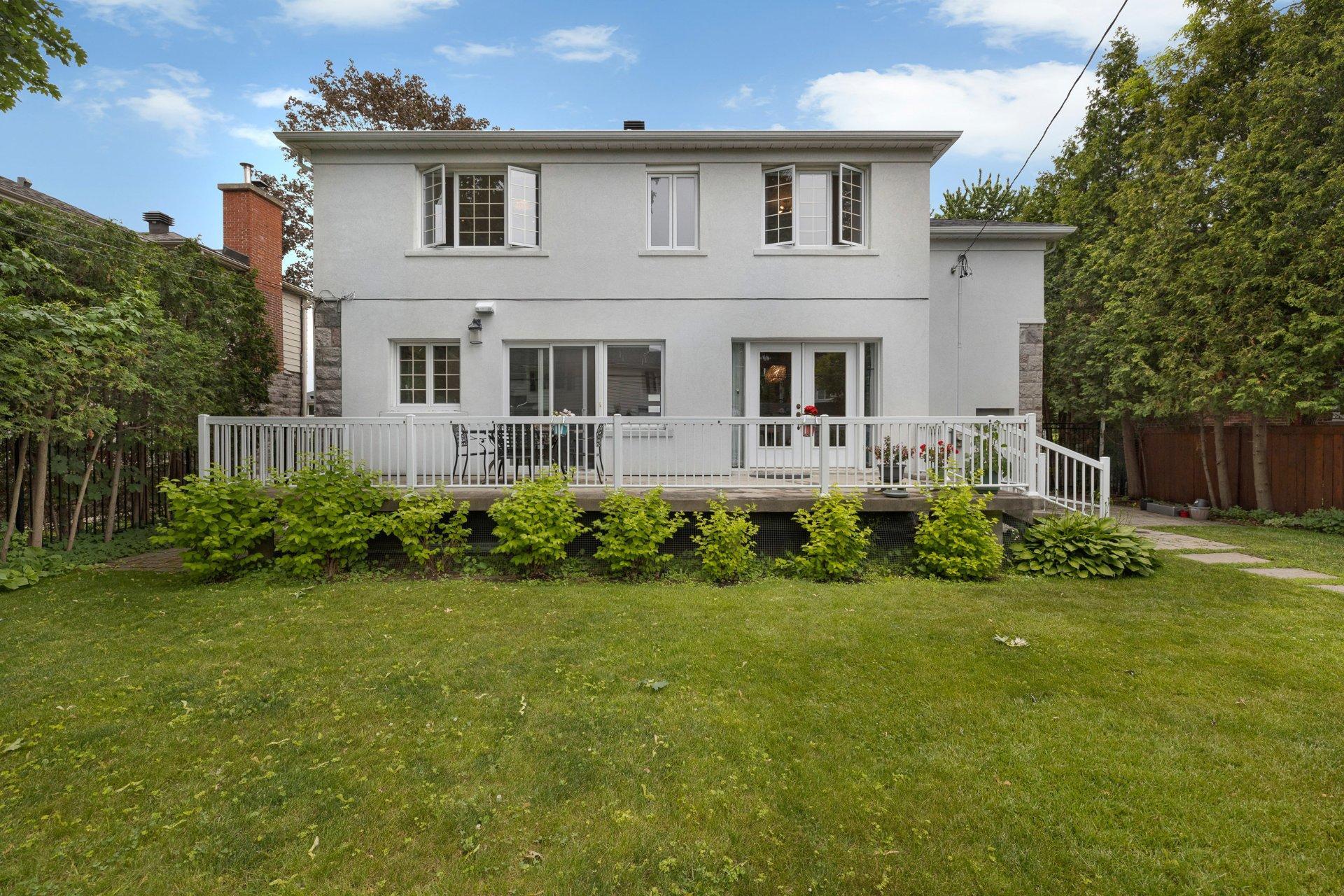 









120


Ch. Strathcona

,
Mont-Royal,




QC
H3R1E6

