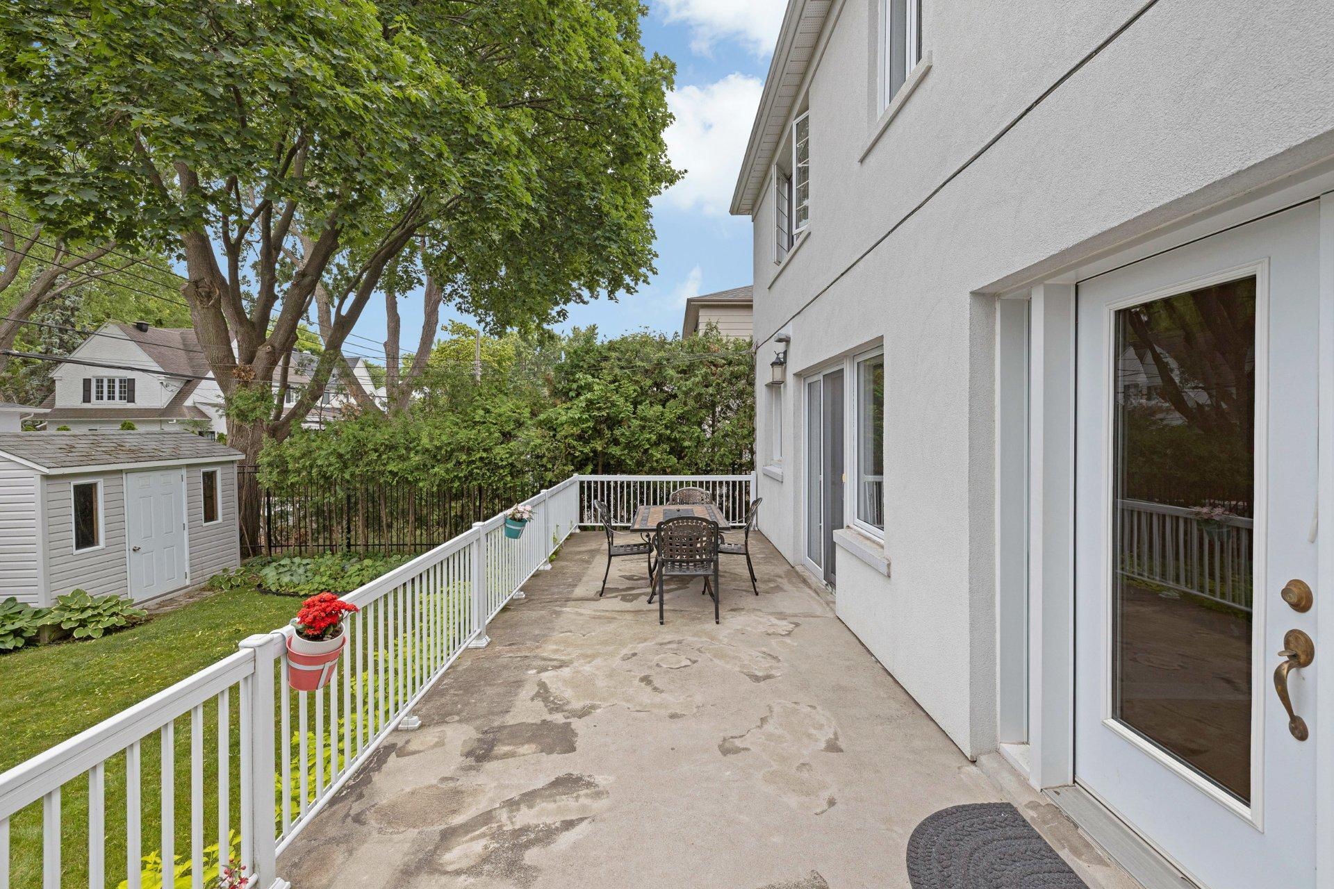 









120


Ch. Strathcona

,
Mont-Royal,




QC
H3R1E6

