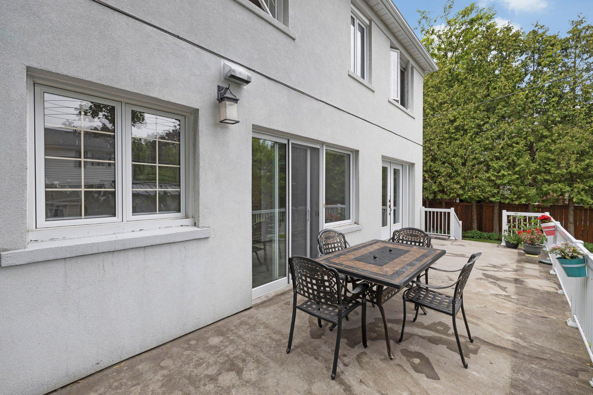 









120


Ch. Strathcona

,
Mont-Royal,




QC
H3R1E6

