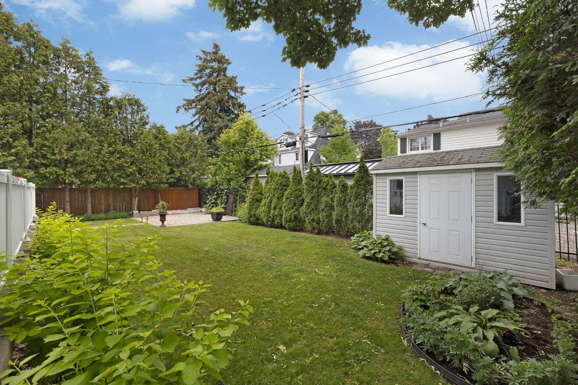 









120


Ch. Strathcona

,
Mont-Royal,




QC
H3R1E6

