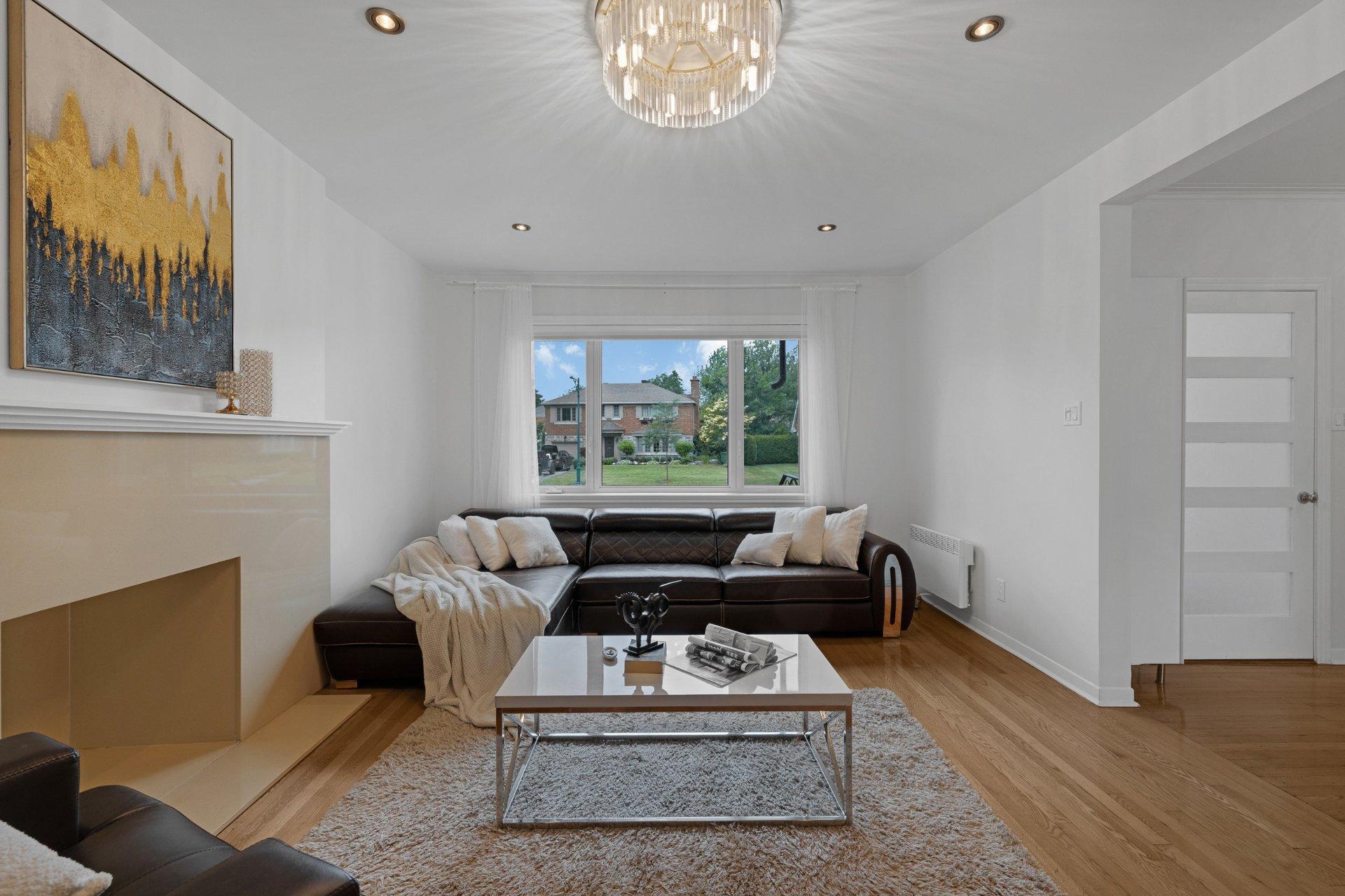 









120


Ch. Strathcona

,
Mont-Royal,




QC
H3R1E6

