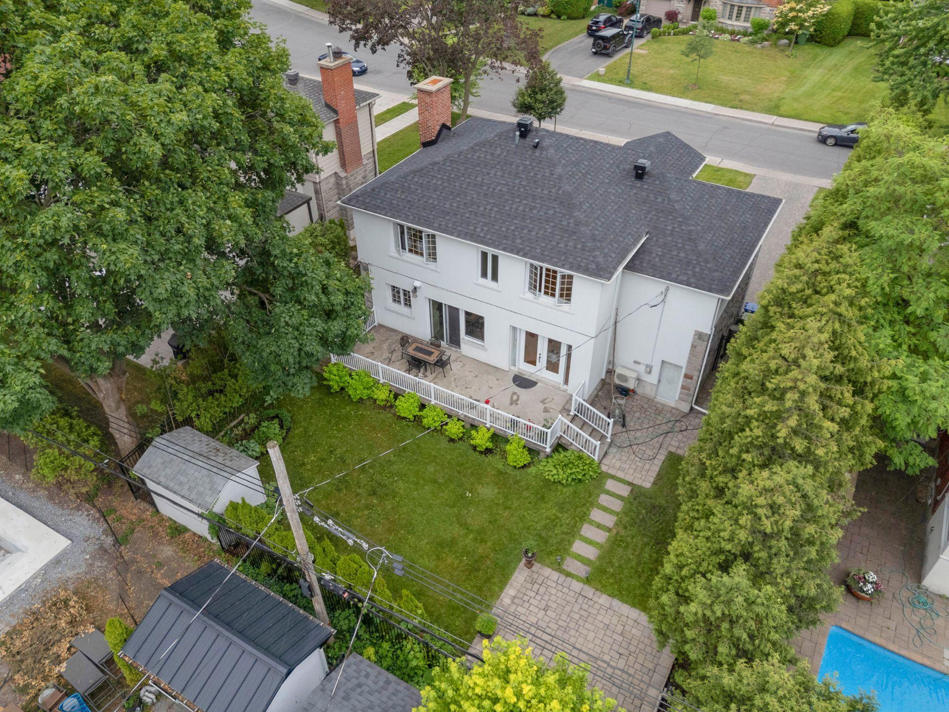 









120


Ch. Strathcona

,
Mont-Royal,




QC
H3R1E6

