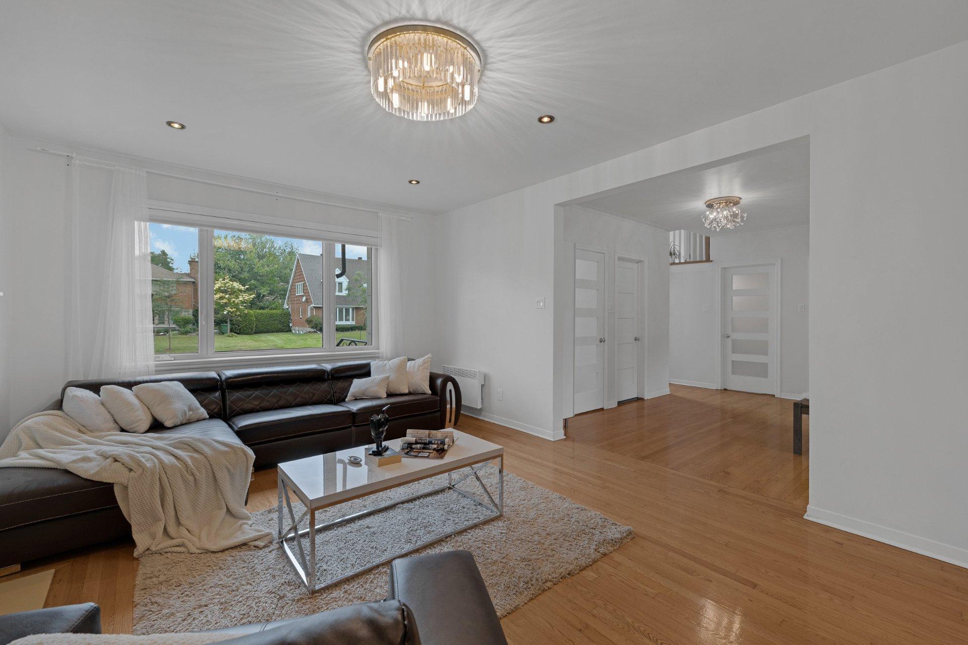 









120


Ch. Strathcona

,
Mont-Royal,




QC
H3R1E6

