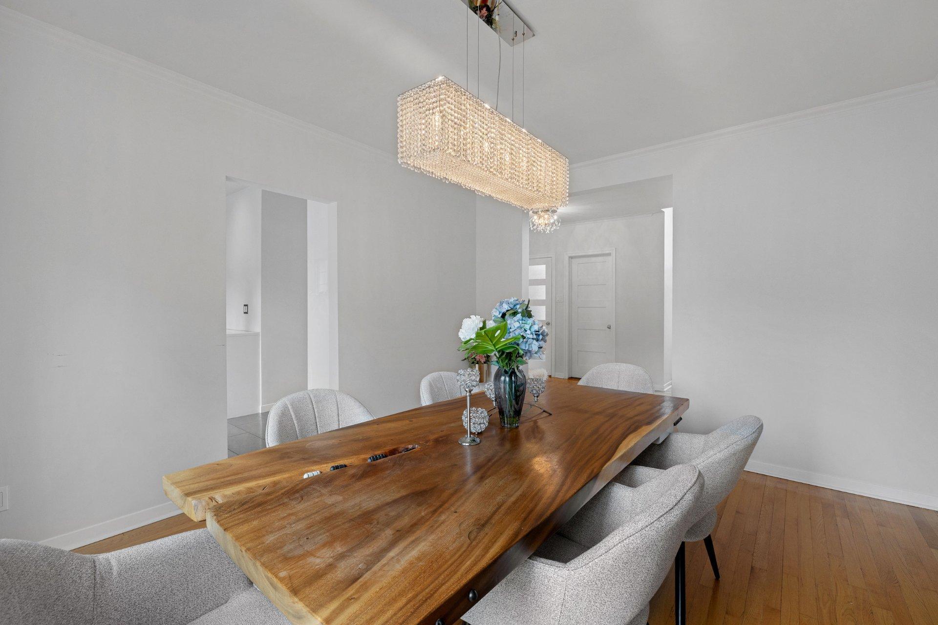 









120


Ch. Strathcona

,
Mont-Royal,




QC
H3R1E6

