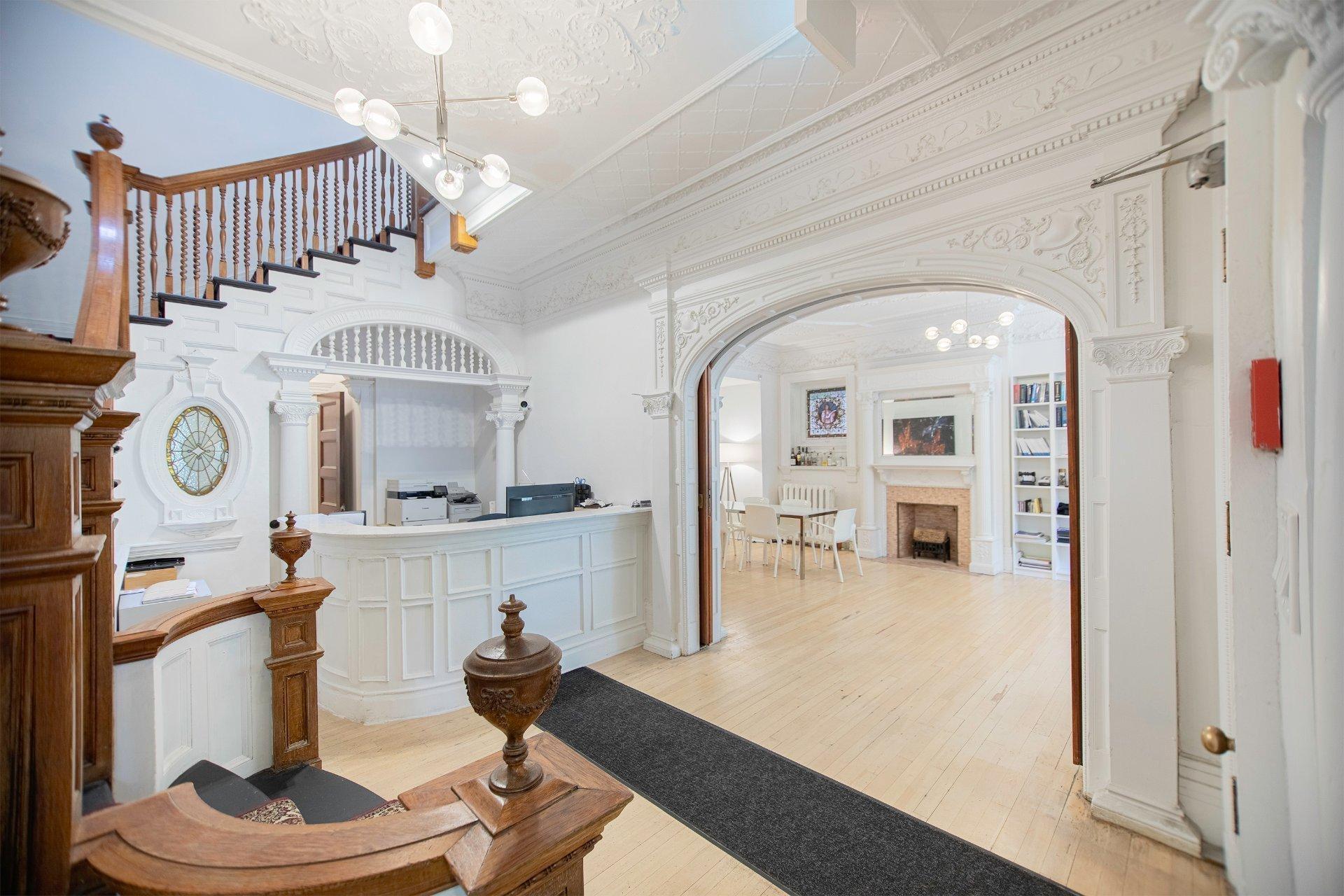 









3500


Av. Laval

,
Montréal (Le Plateau-Mont-Royal),




QC
H2X3C8


