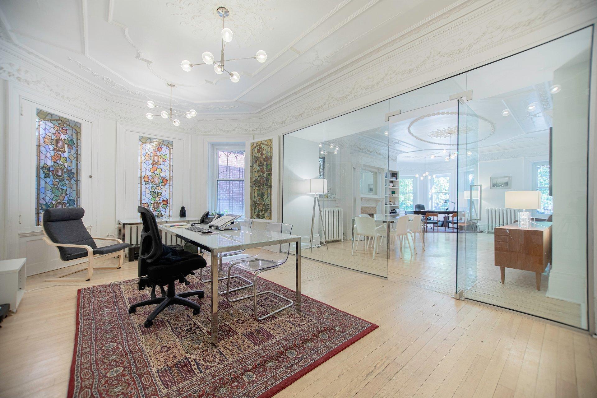 









3500


Av. Laval

,
Montréal (Le Plateau-Mont-Royal),




QC
H2X3C8

