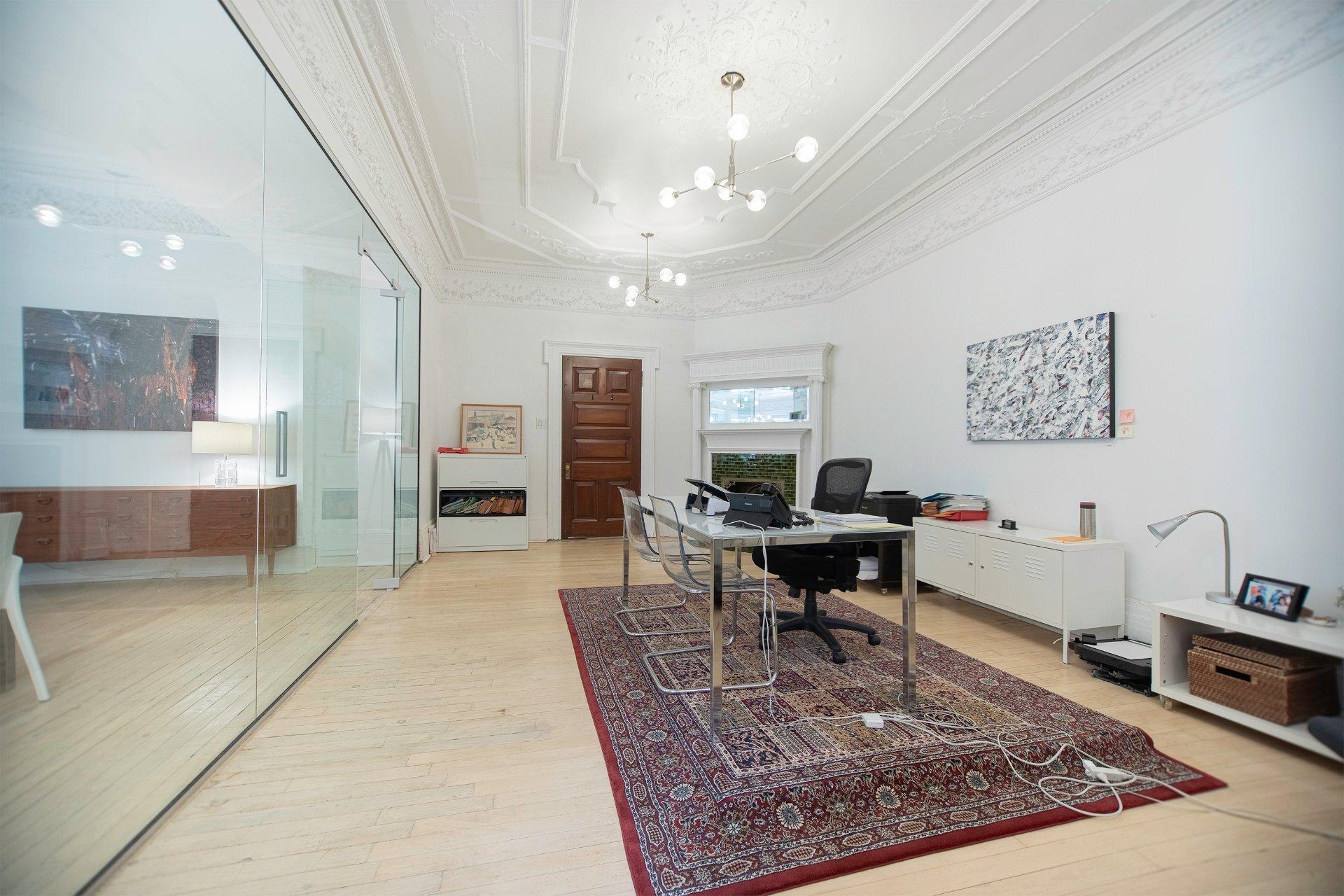 









3500


Av. Laval

,
Montréal (Le Plateau-Mont-Royal),




QC
H2X3C8

