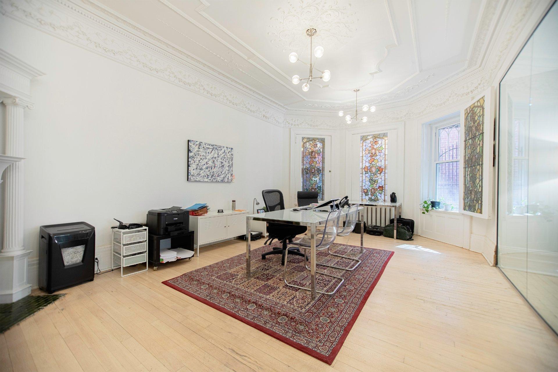 









3500


Av. Laval

,
Montréal (Le Plateau-Mont-Royal),




QC
H2X3C8

