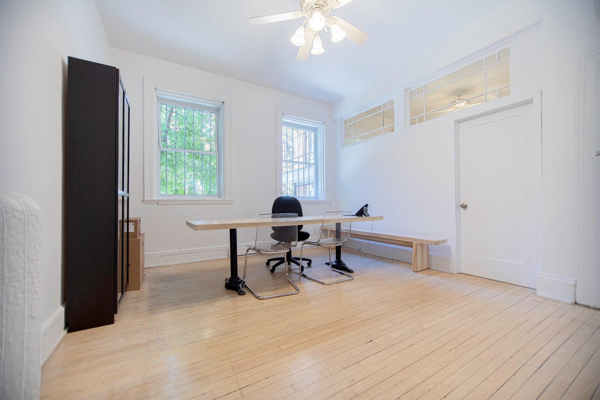 









3500


Av. Laval

,
Montréal (Le Plateau-Mont-Royal),




QC
H2X3C8

