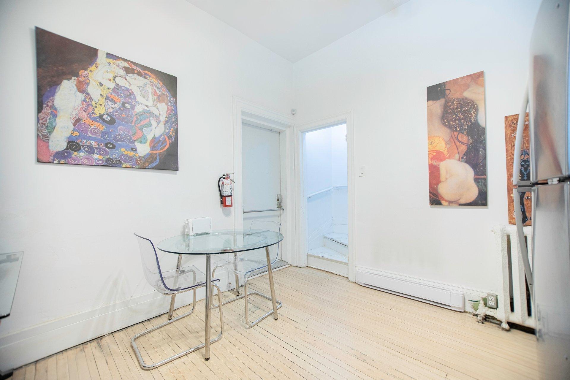 









3500


Av. Laval

,
Montréal (Le Plateau-Mont-Royal),




QC
H2X3C8


