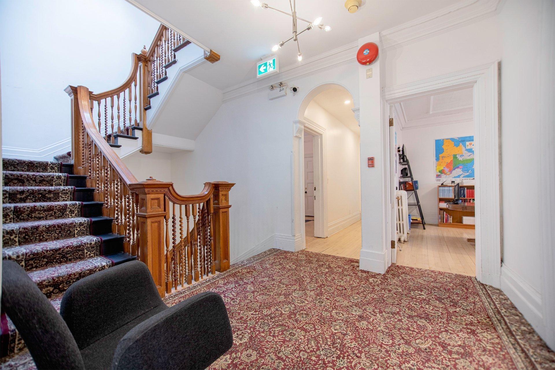 









3500


Av. Laval

,
Montréal (Le Plateau-Mont-Royal),




QC
H2X3C8

