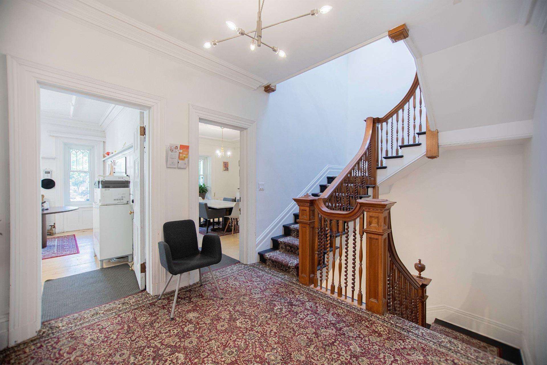 









3500


Av. Laval

,
Montréal (Le Plateau-Mont-Royal),




QC
H2X3C8


