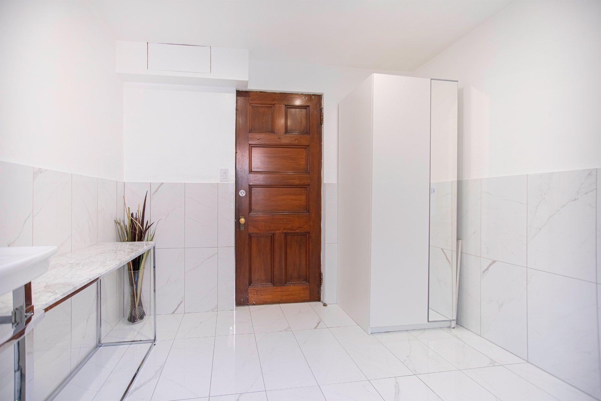 









3500


Av. Laval

,
Montréal (Le Plateau-Mont-Royal),




QC
H2X3C8

