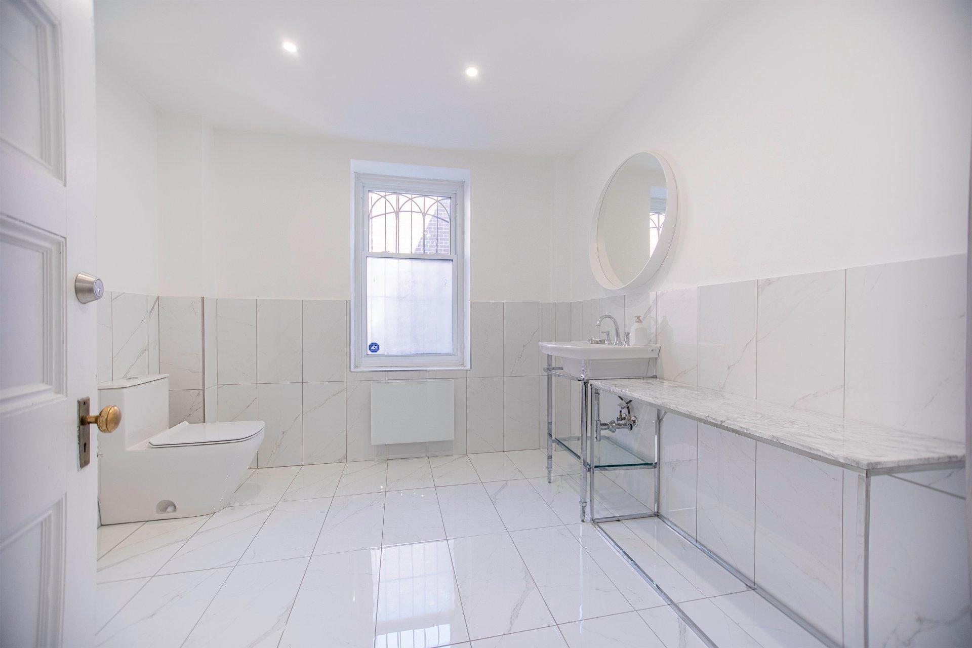 









3500


Av. Laval

,
Montréal (Le Plateau-Mont-Royal),




QC
H2X3C8

