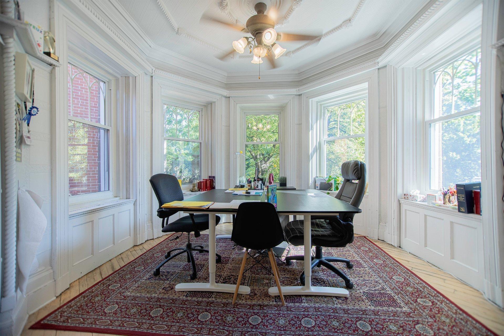 









3500


Av. Laval

,
Montréal (Le Plateau-Mont-Royal),




QC
H2X3C8

