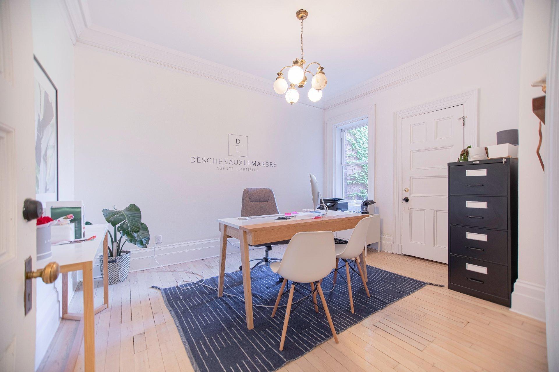 









3500


Av. Laval

,
Montréal (Le Plateau-Mont-Royal),




QC
H2X3C8

