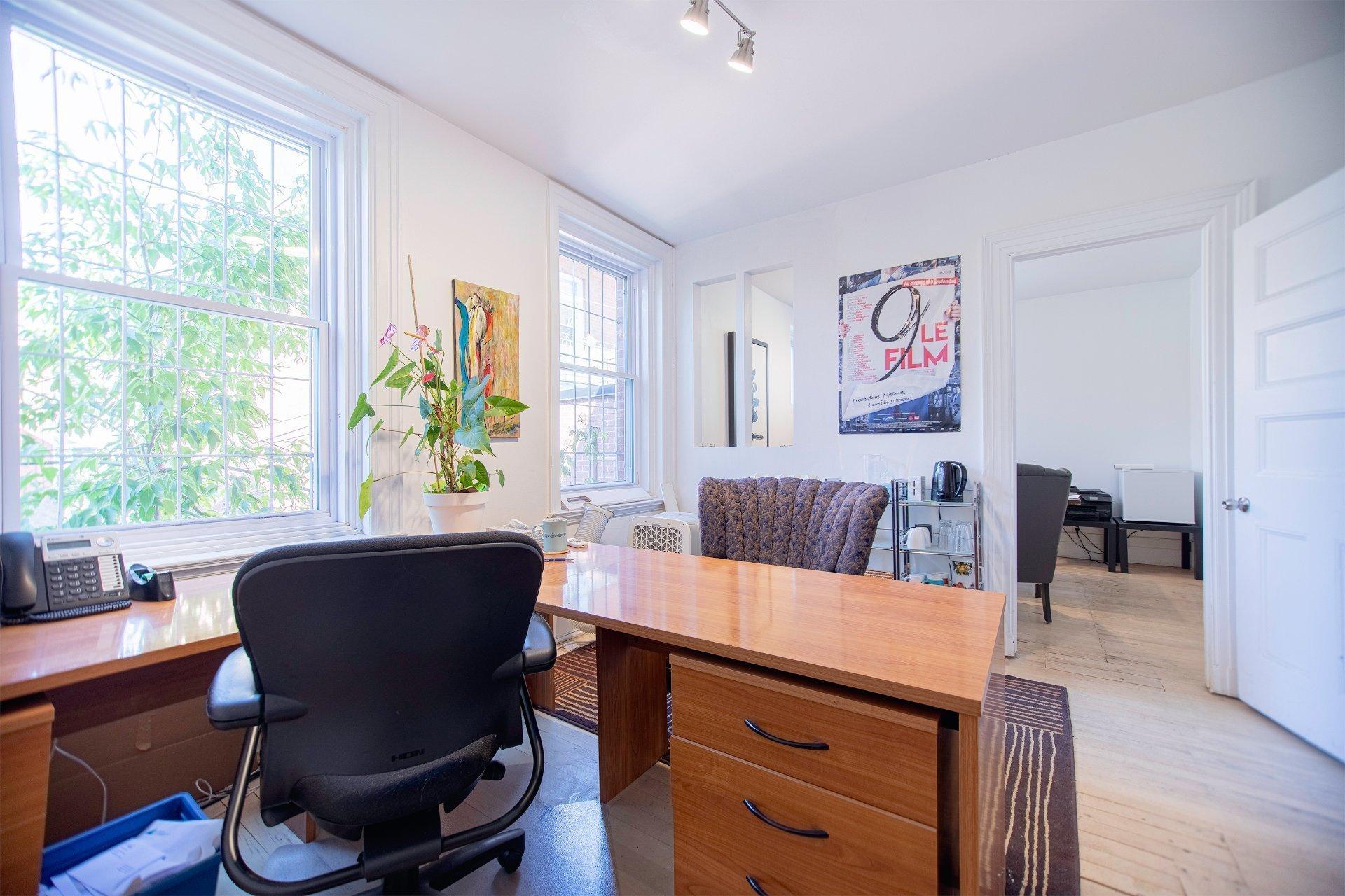 









3500


Av. Laval

,
Montréal (Le Plateau-Mont-Royal),




QC
H2X3C8

