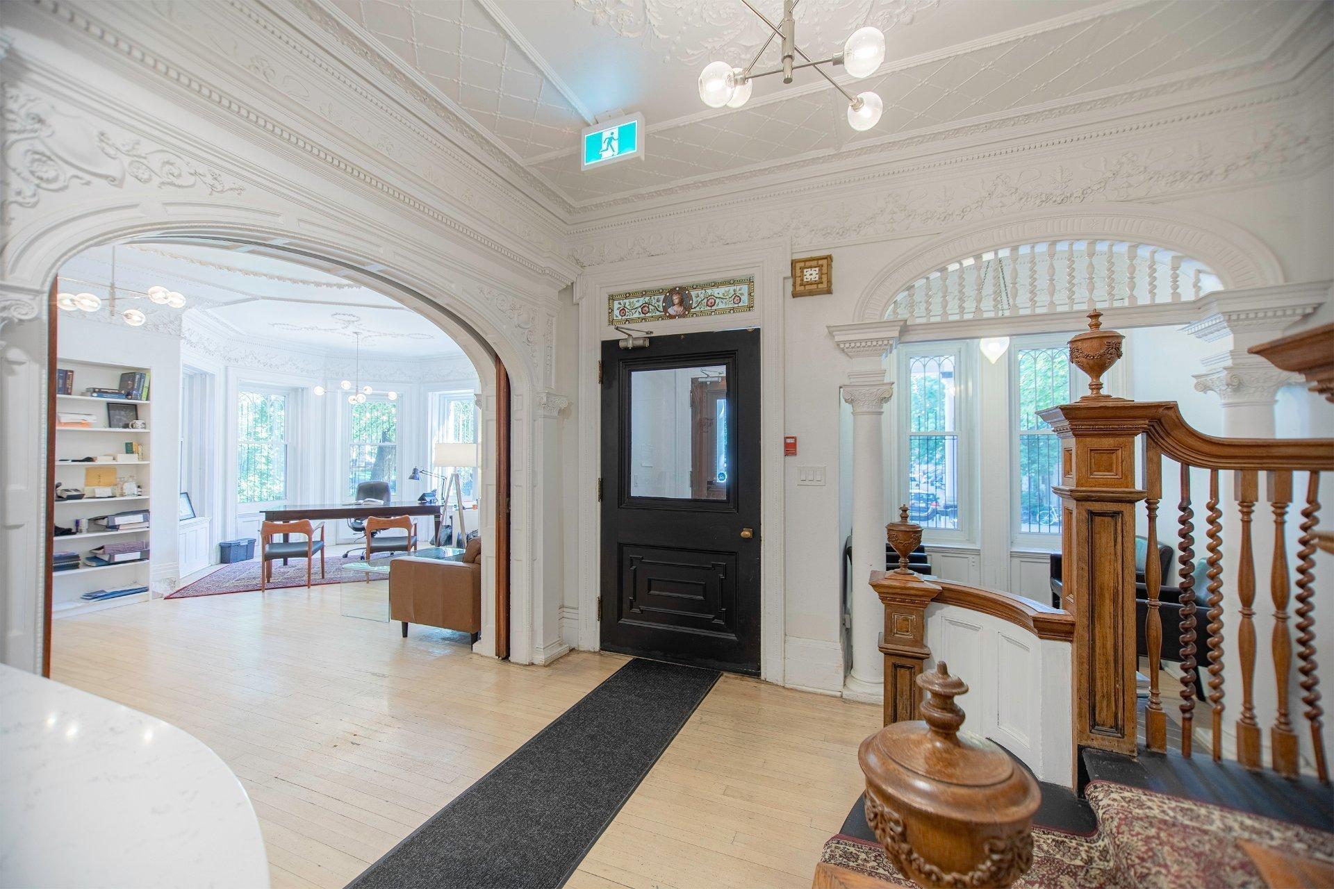 









3500


Av. Laval

,
Montréal (Le Plateau-Mont-Royal),




QC
H2X3C8

