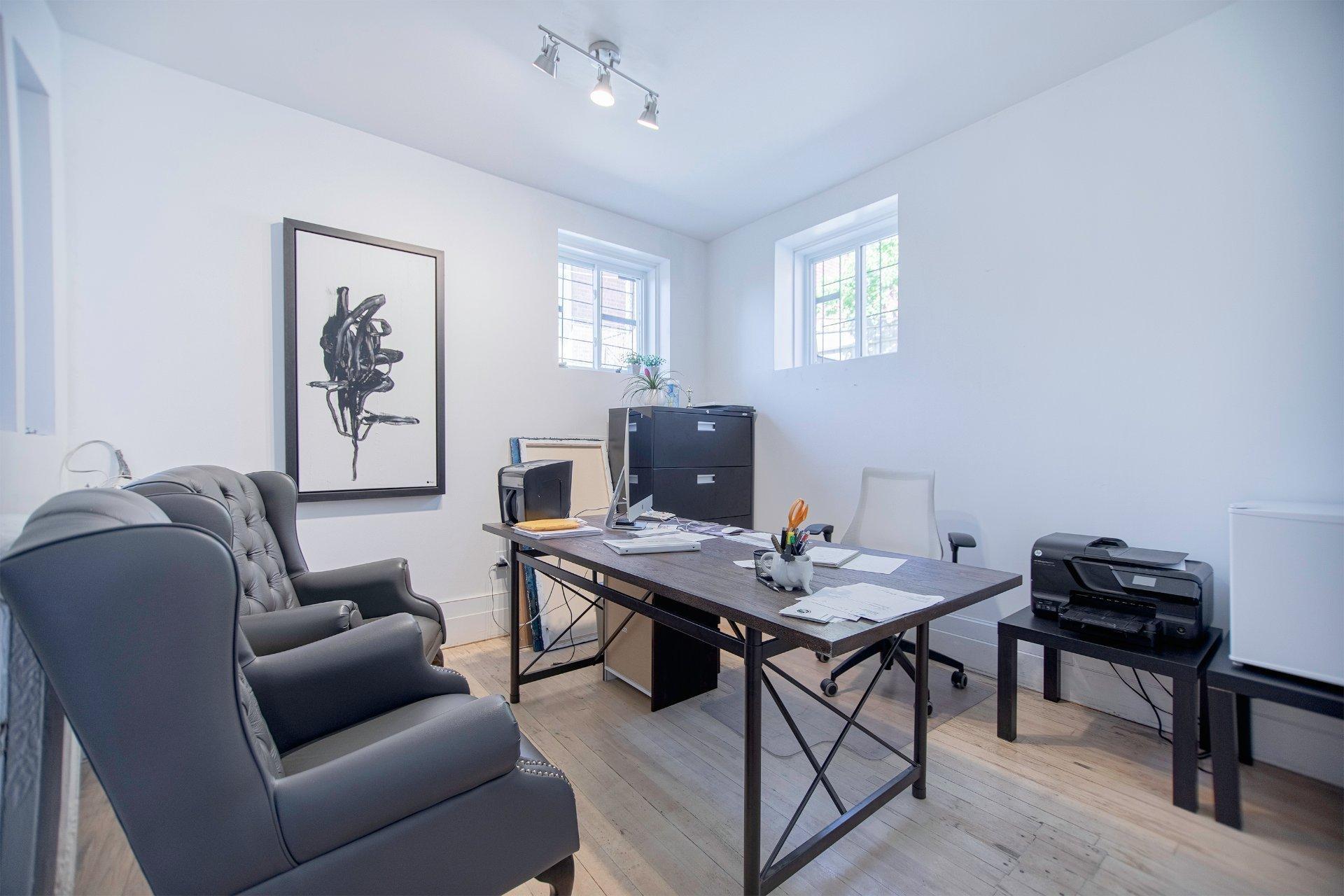 









3500


Av. Laval

,
Montréal (Le Plateau-Mont-Royal),




QC
H2X3C8

